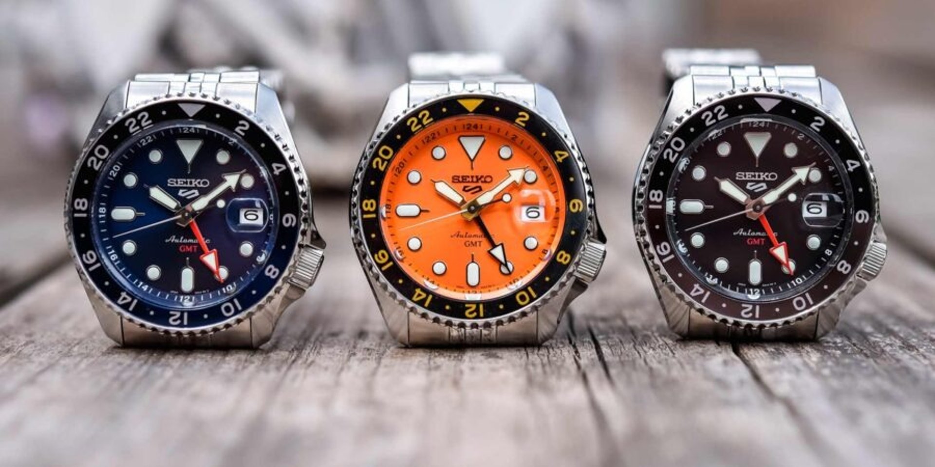 gray computer monitor