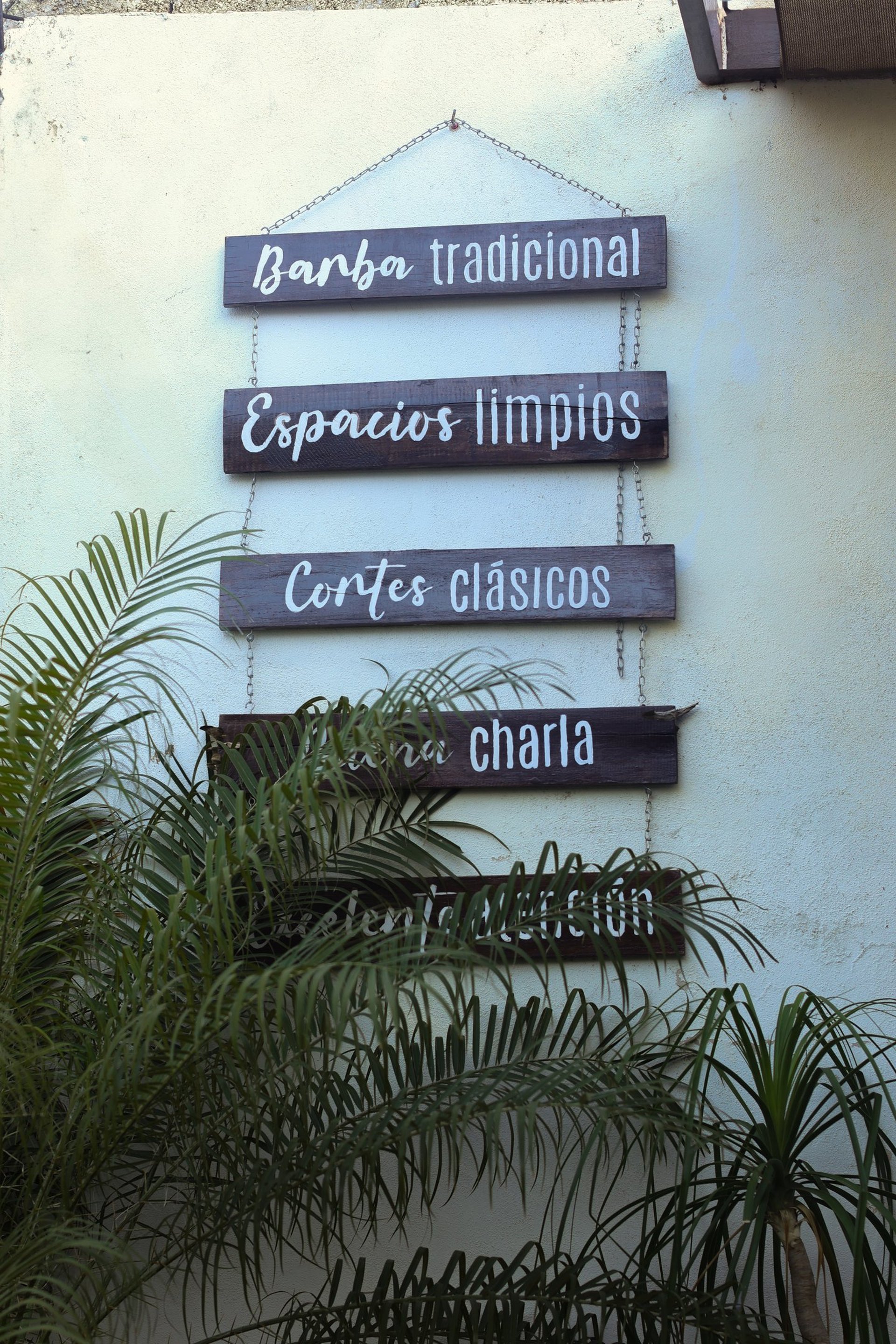 gray computer monitor