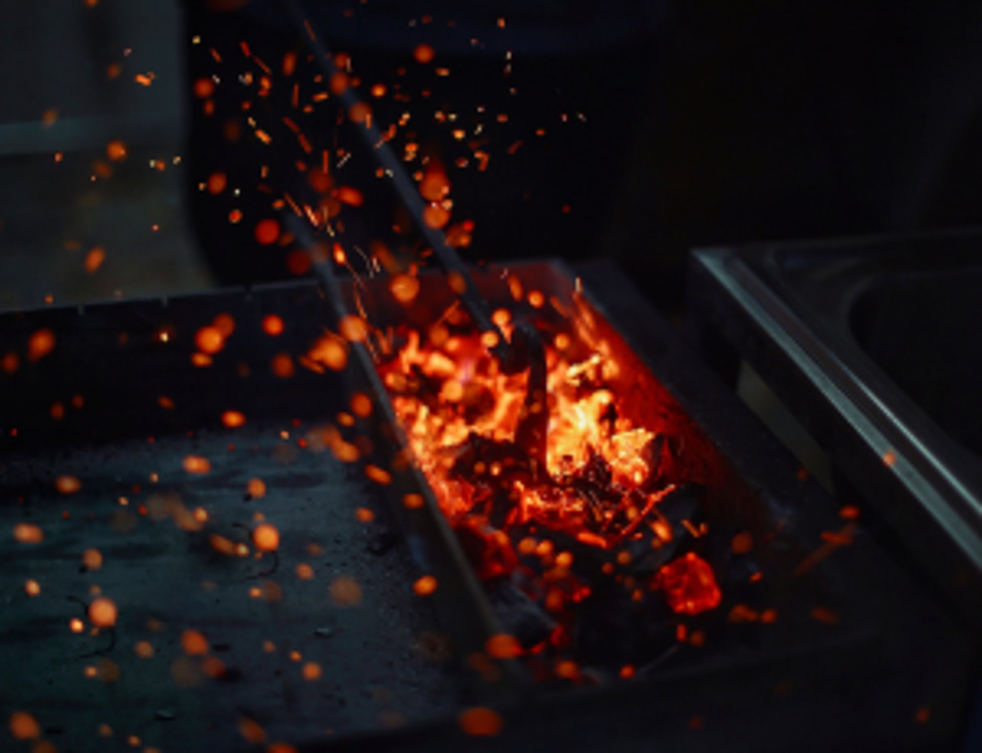 gray computer monitor