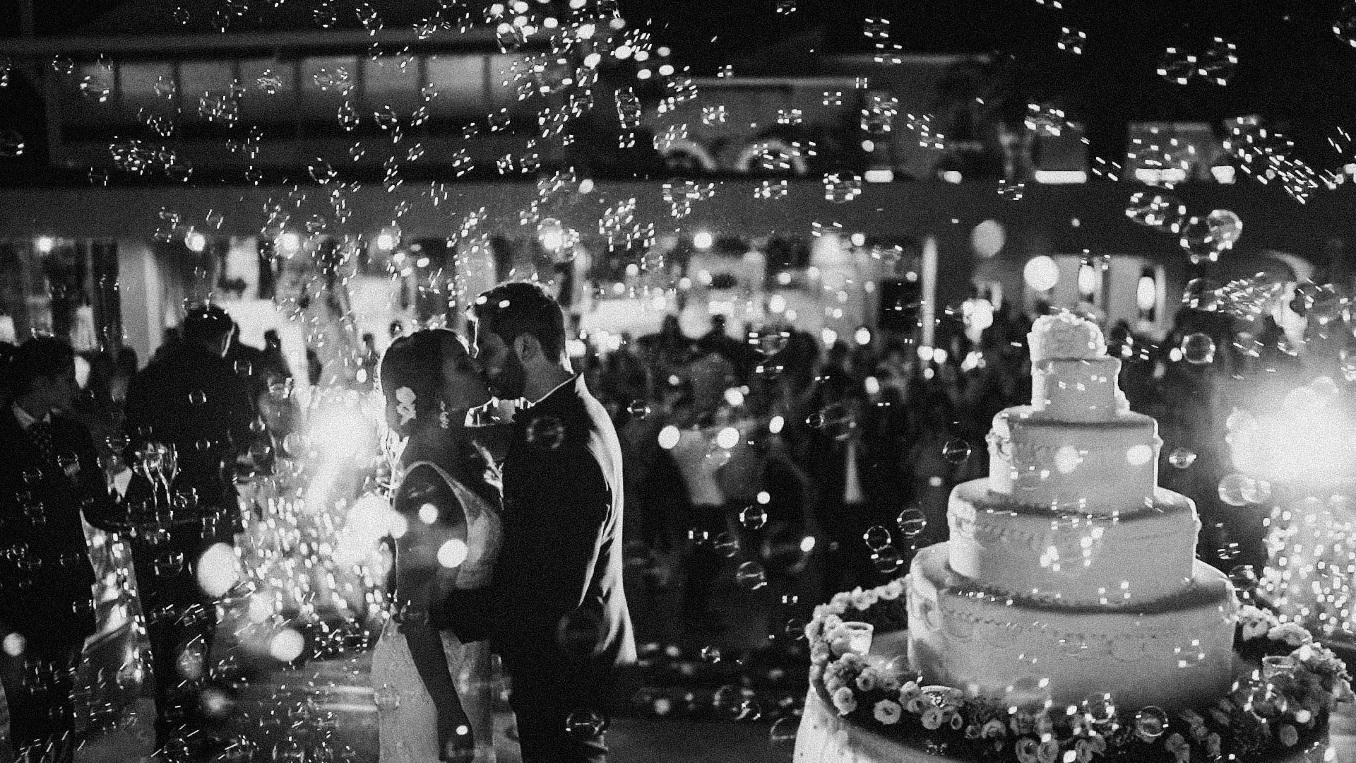 gray computer monitor