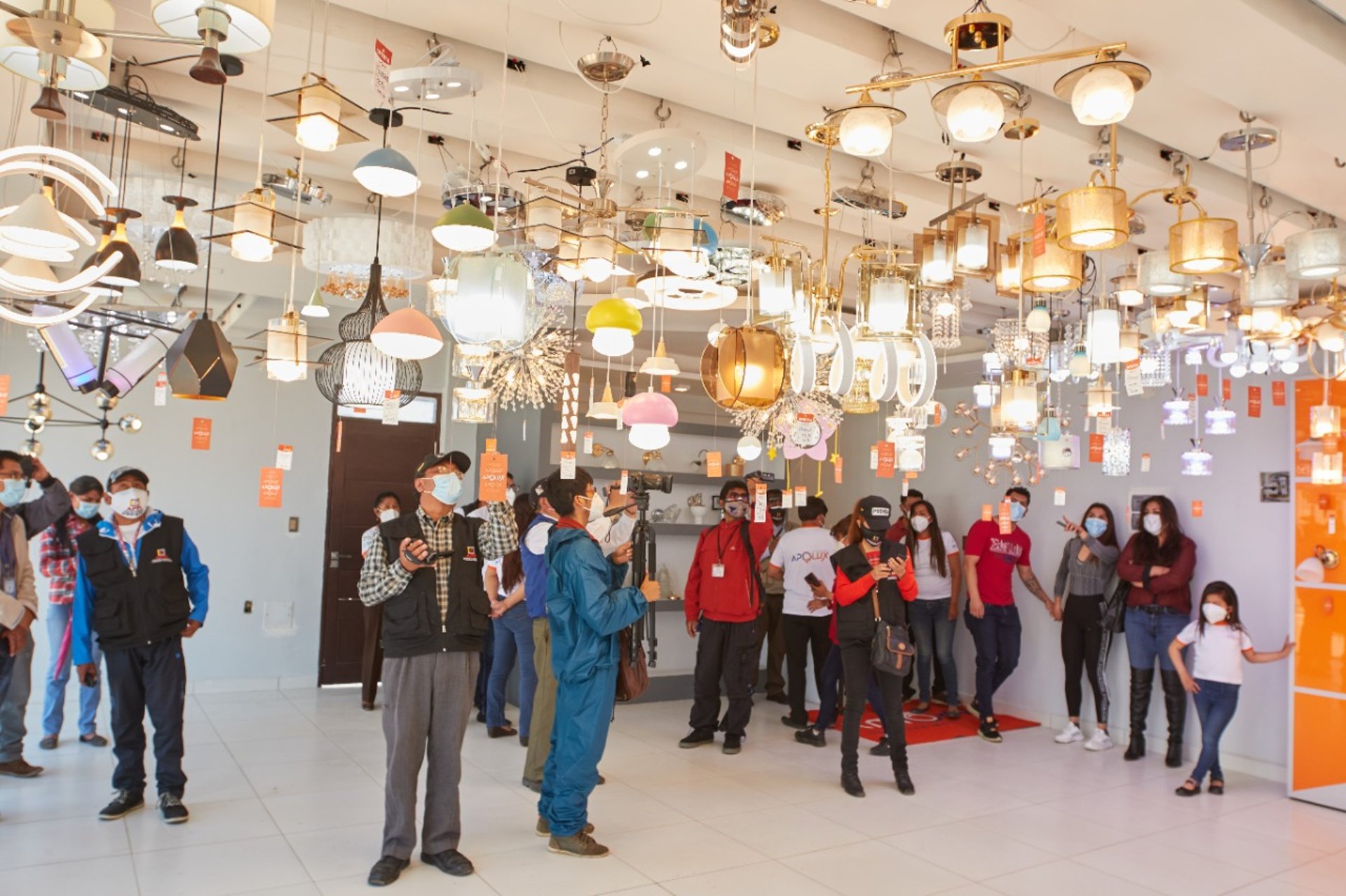 gray computer monitor