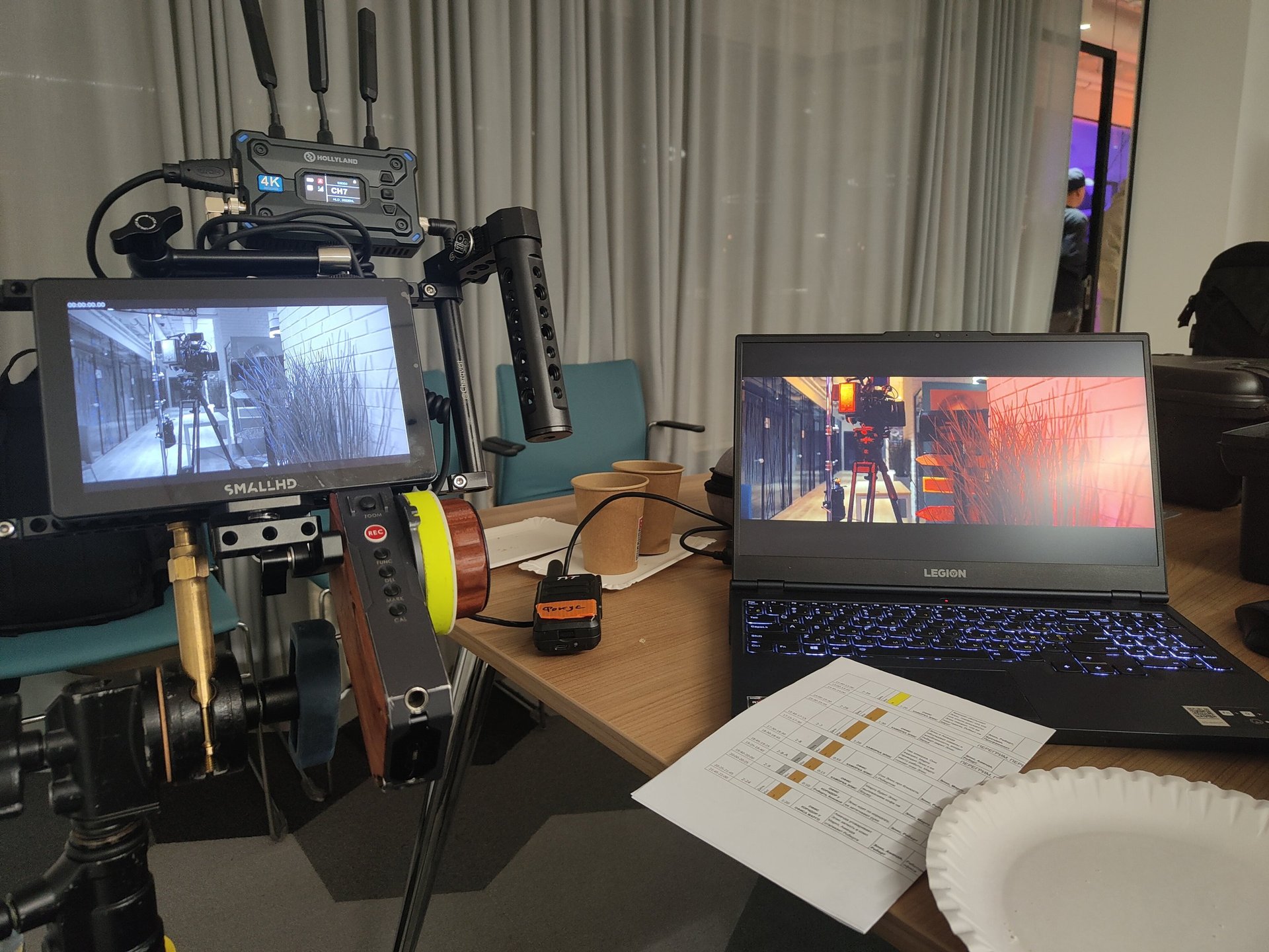 gray computer monitor