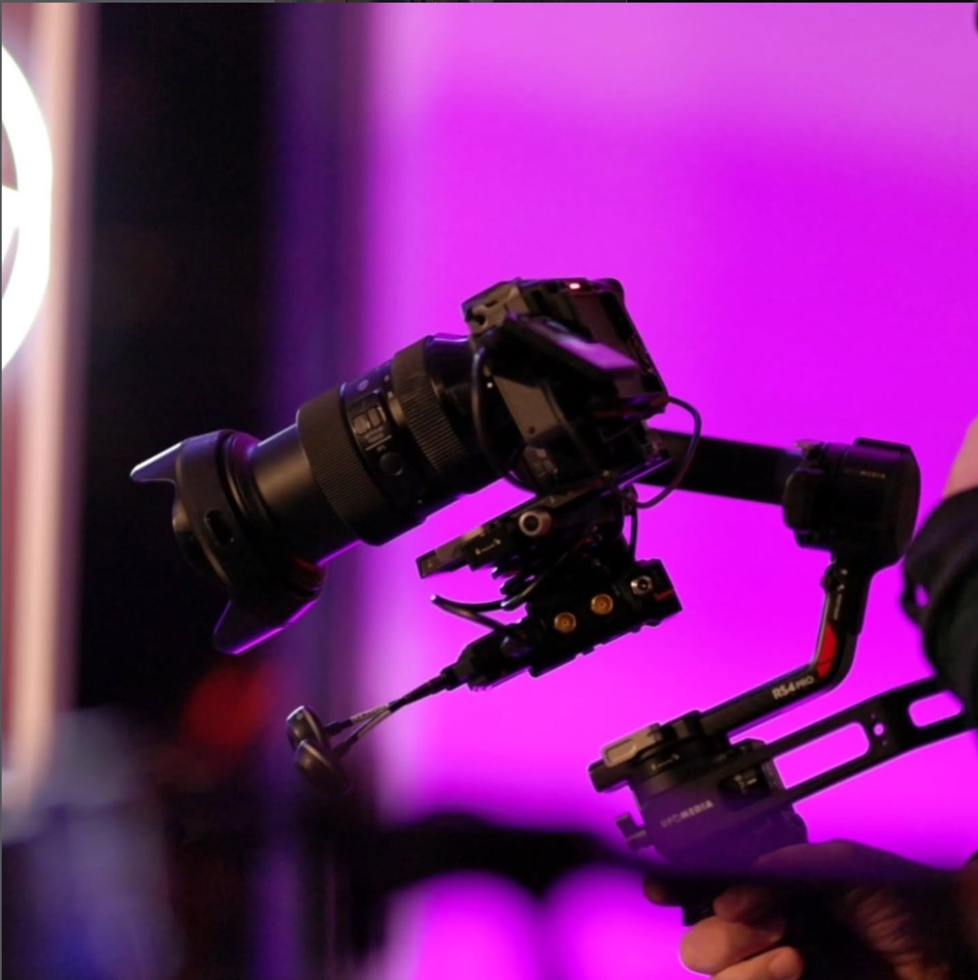 gray computer monitor