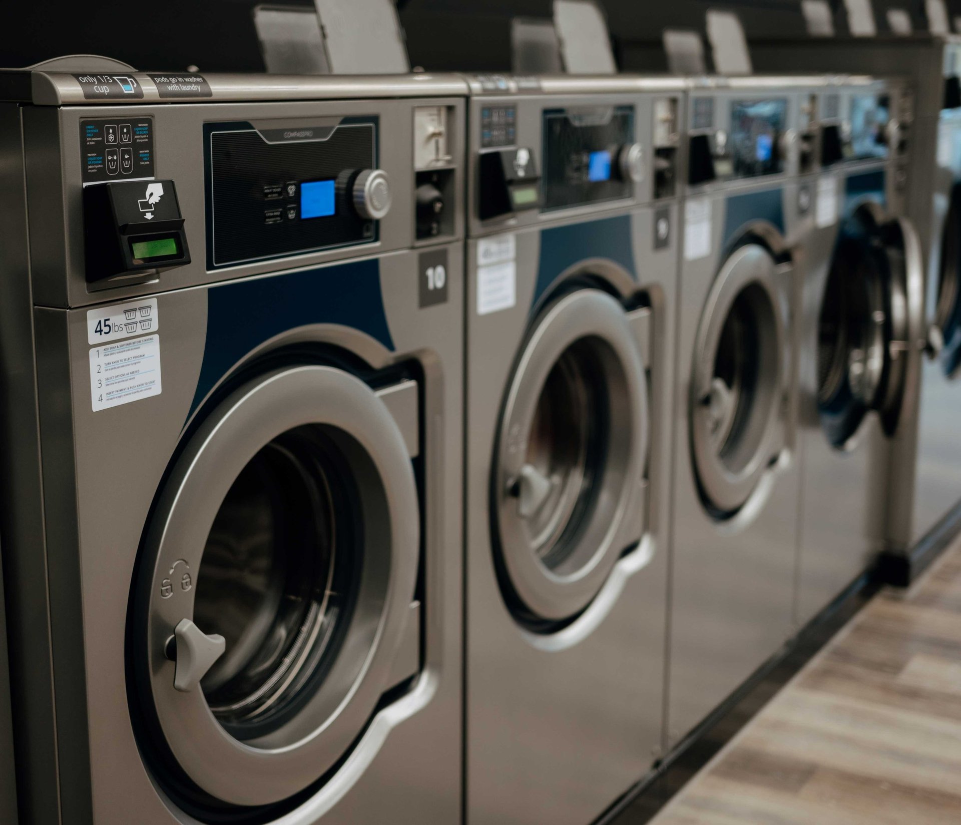 gray computer monitor