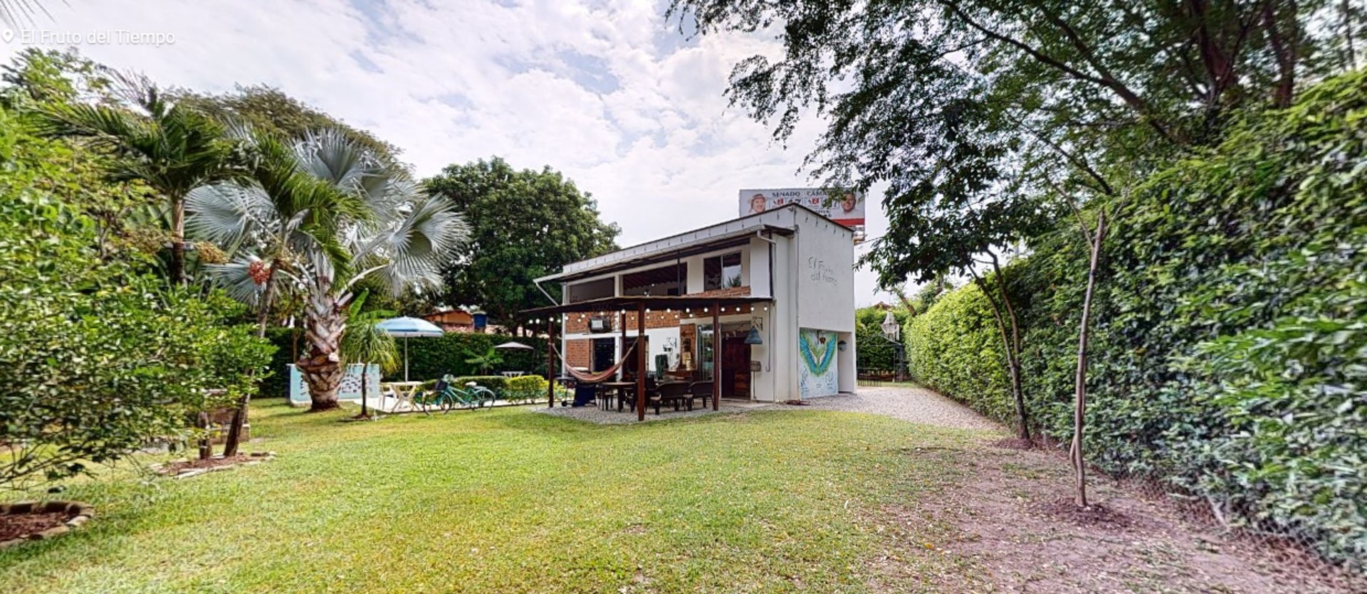 gray computer monitor