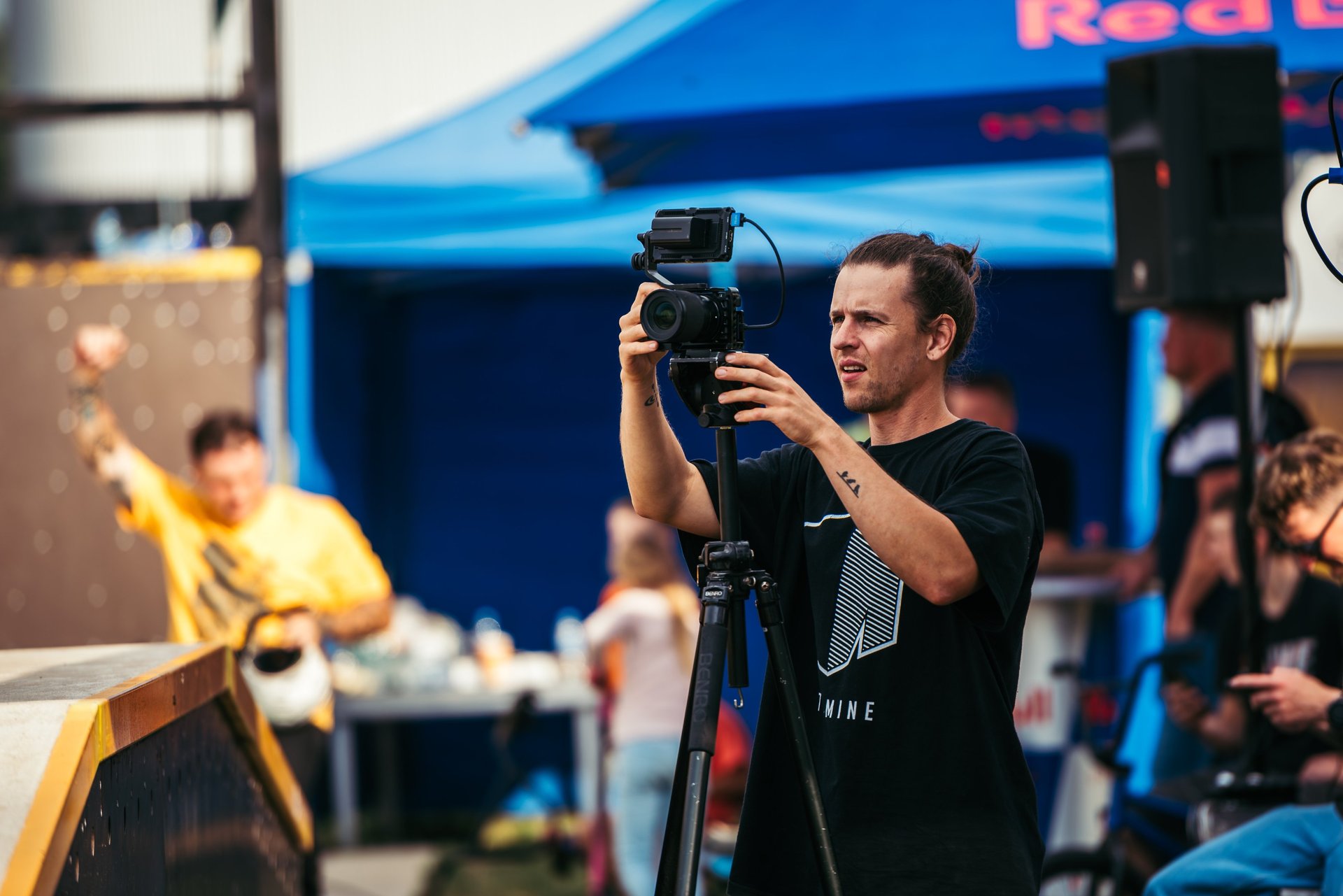 black and white bed linen