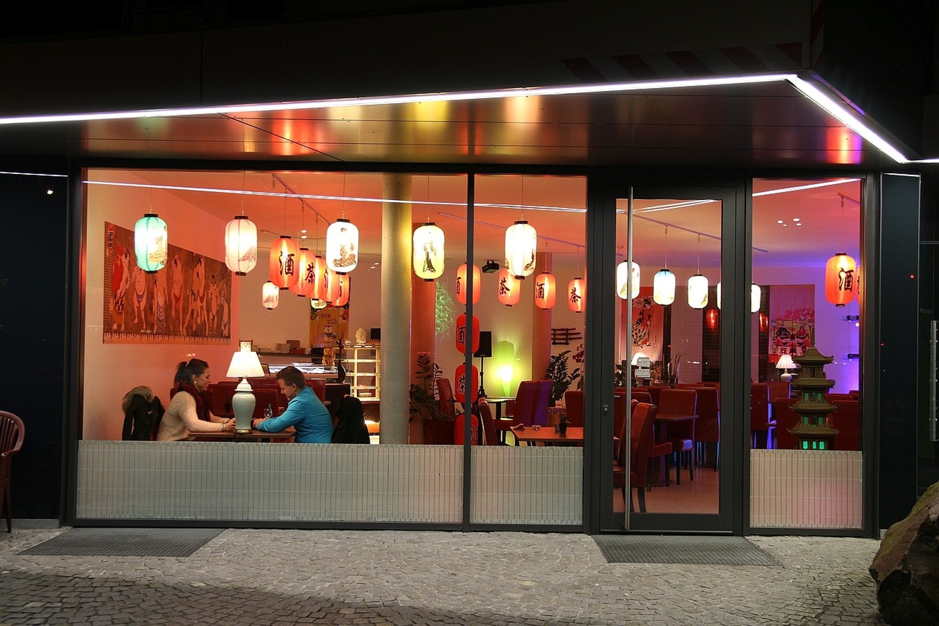 gray computer monitor