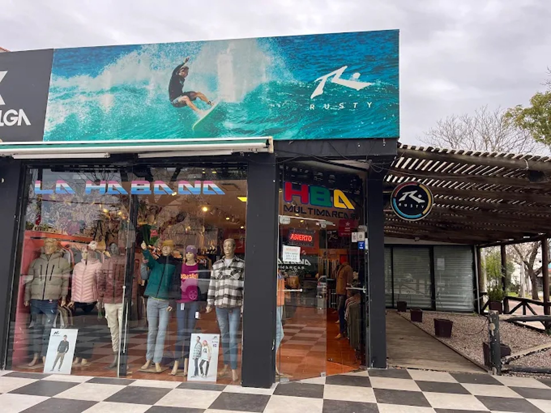 black and white bed linen