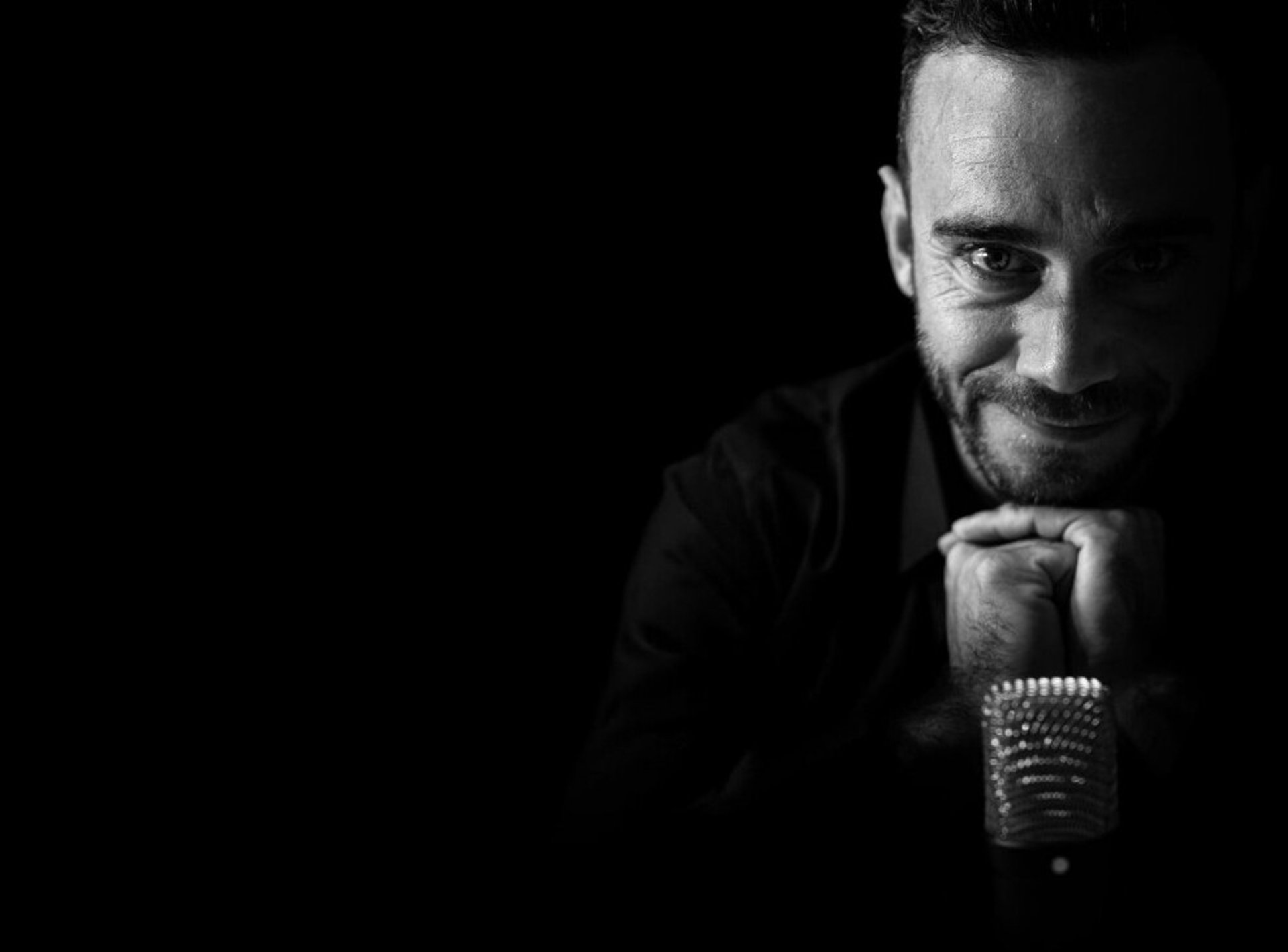 black and white bed linen