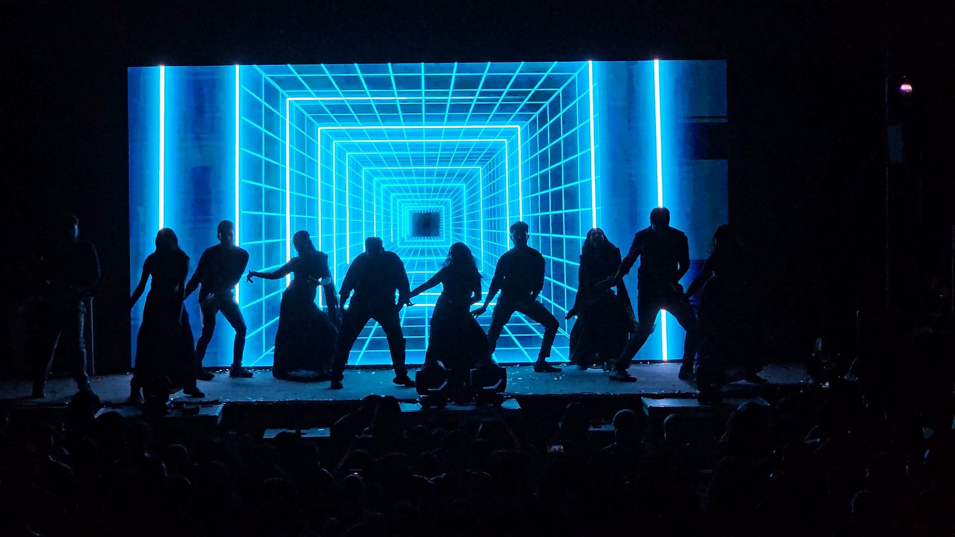 black and white bed linen