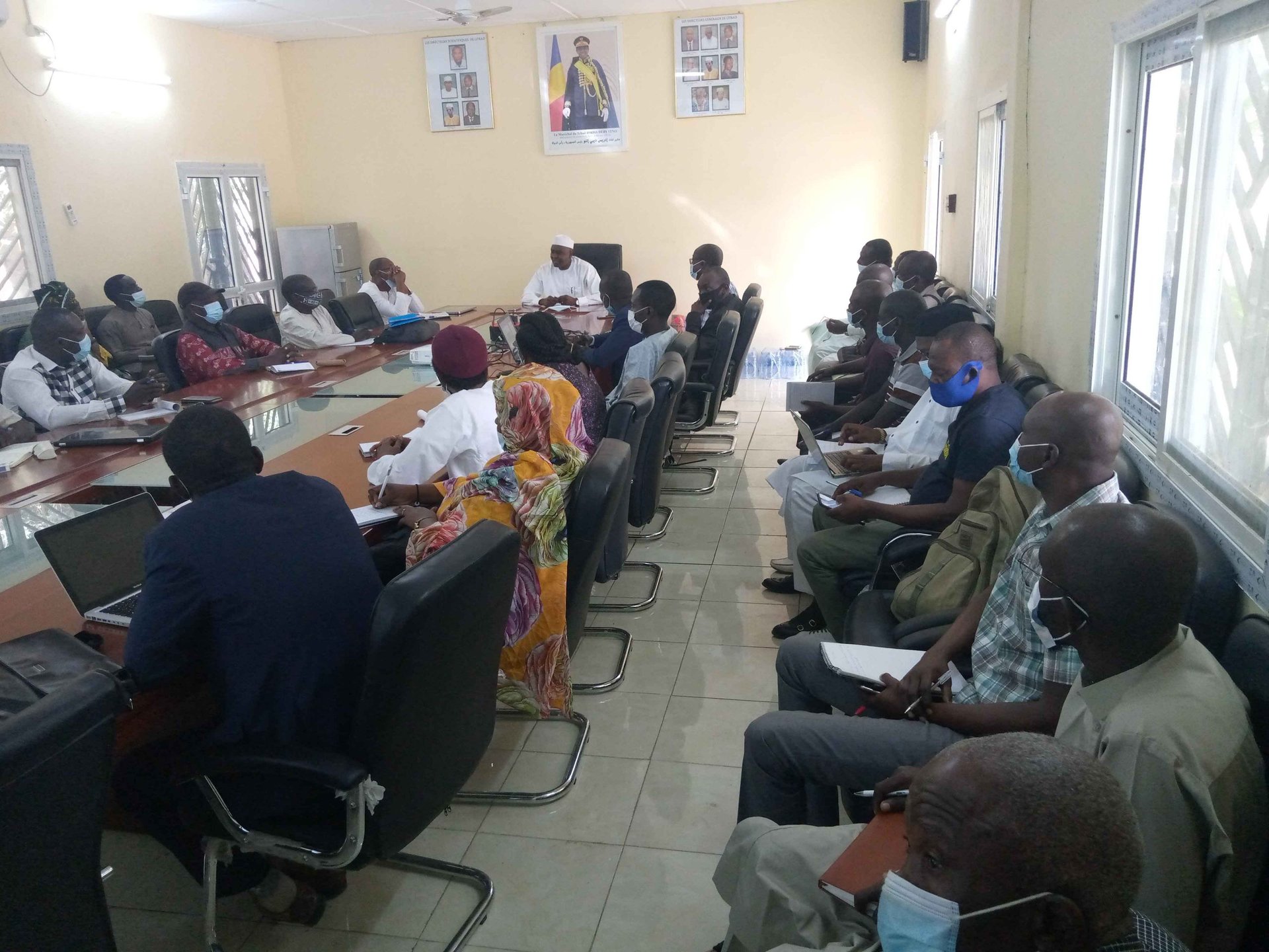 black and white bed linen