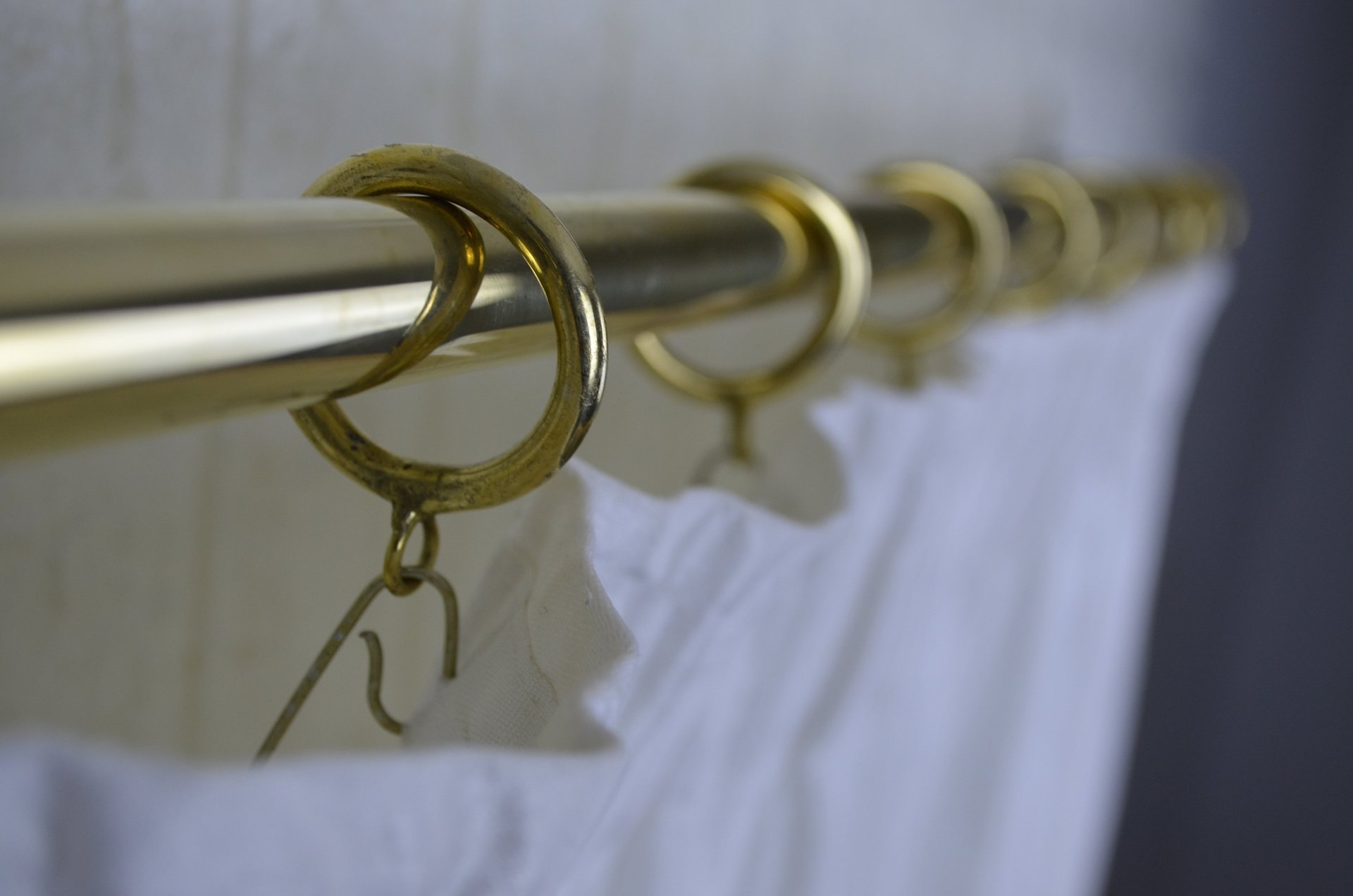 person wearing grey knit sweater