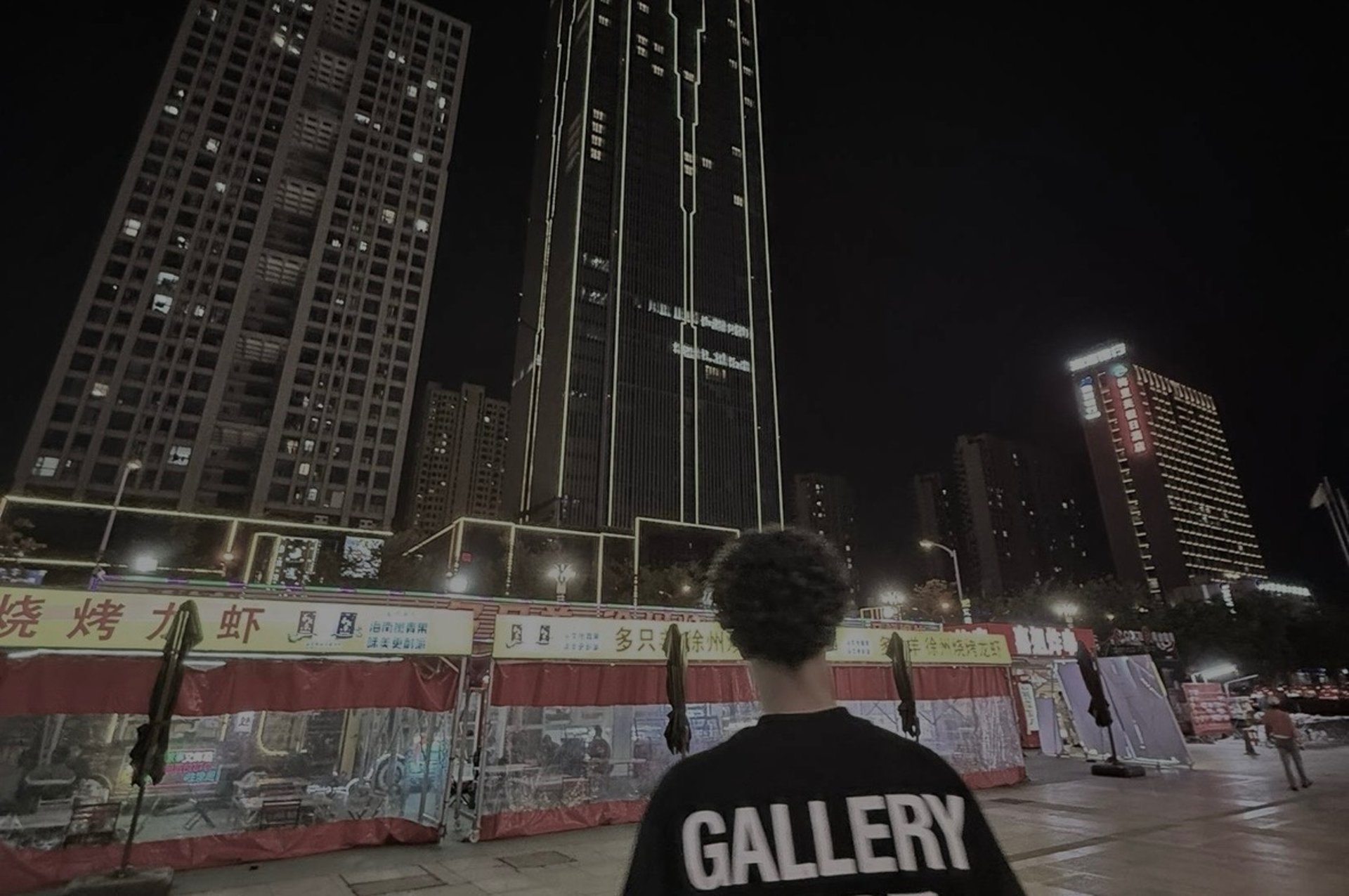 gray computer monitor