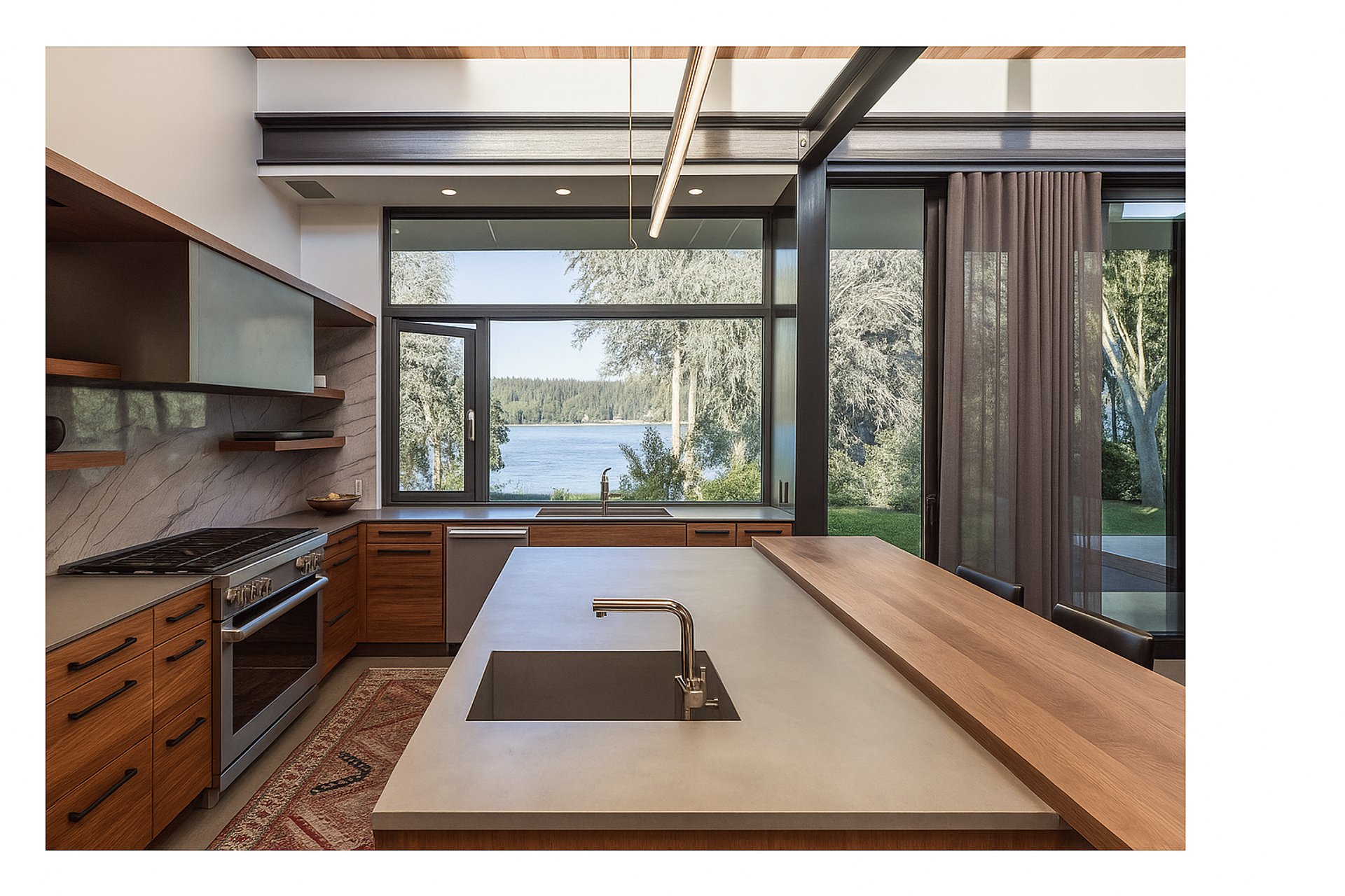 black and white bed linen