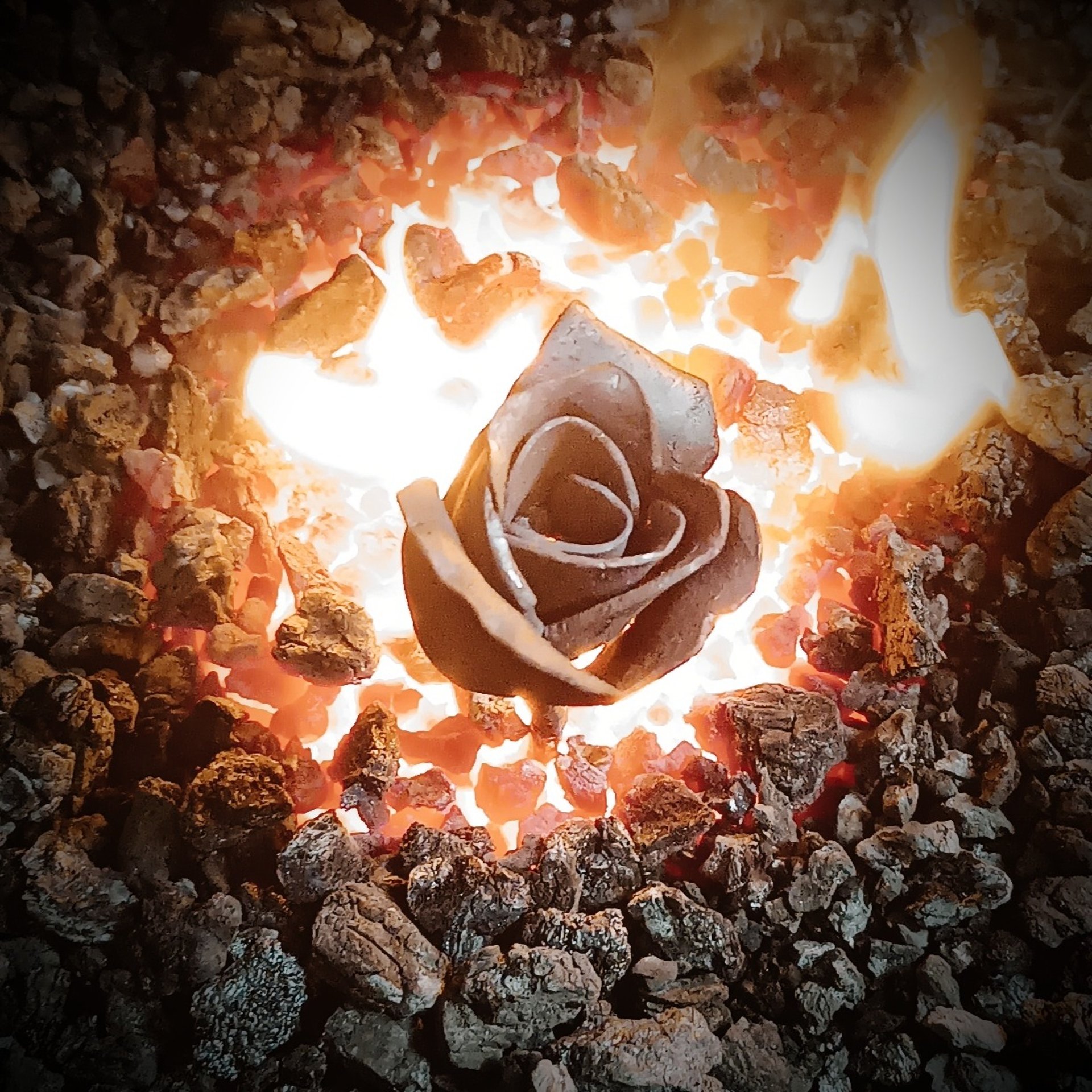 gray computer monitor