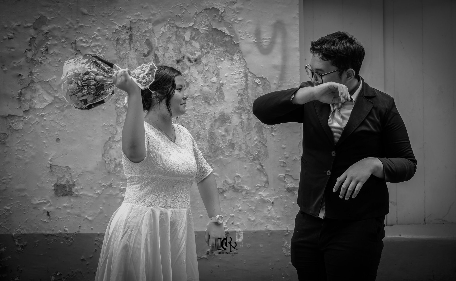 library shelf near black wooden ladder