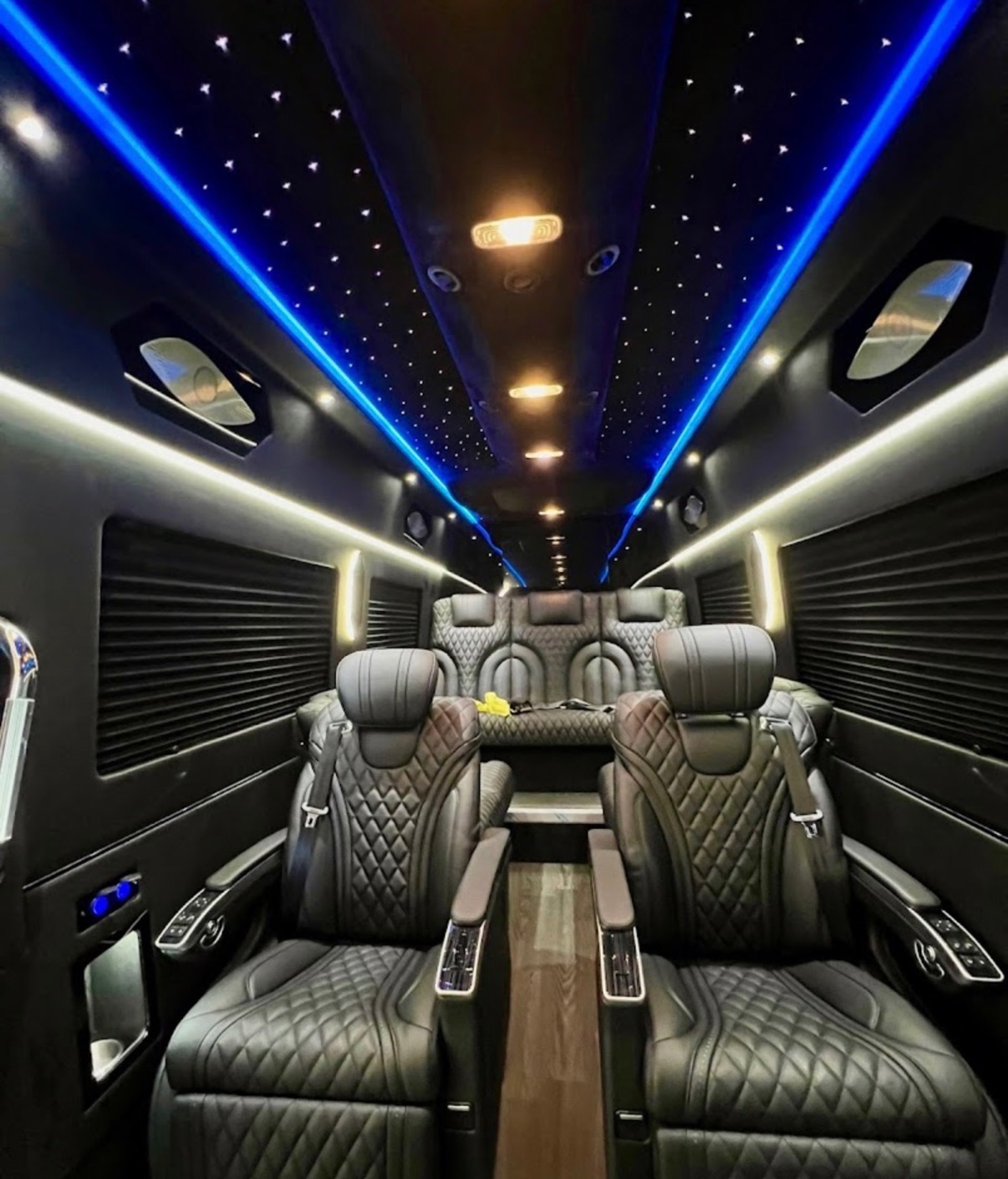 black and white bed linen