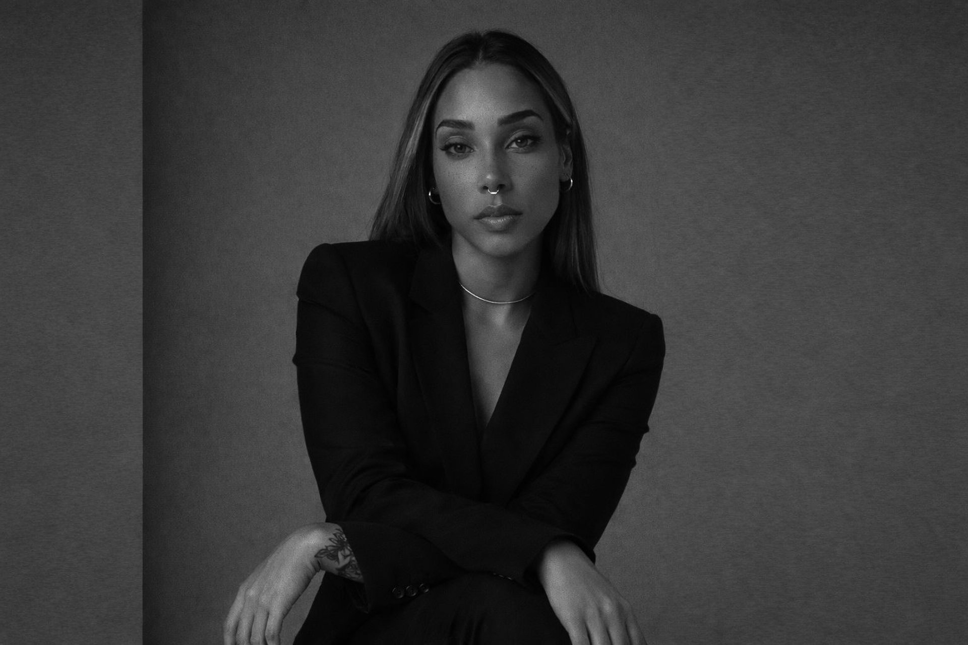 black and white bed linen