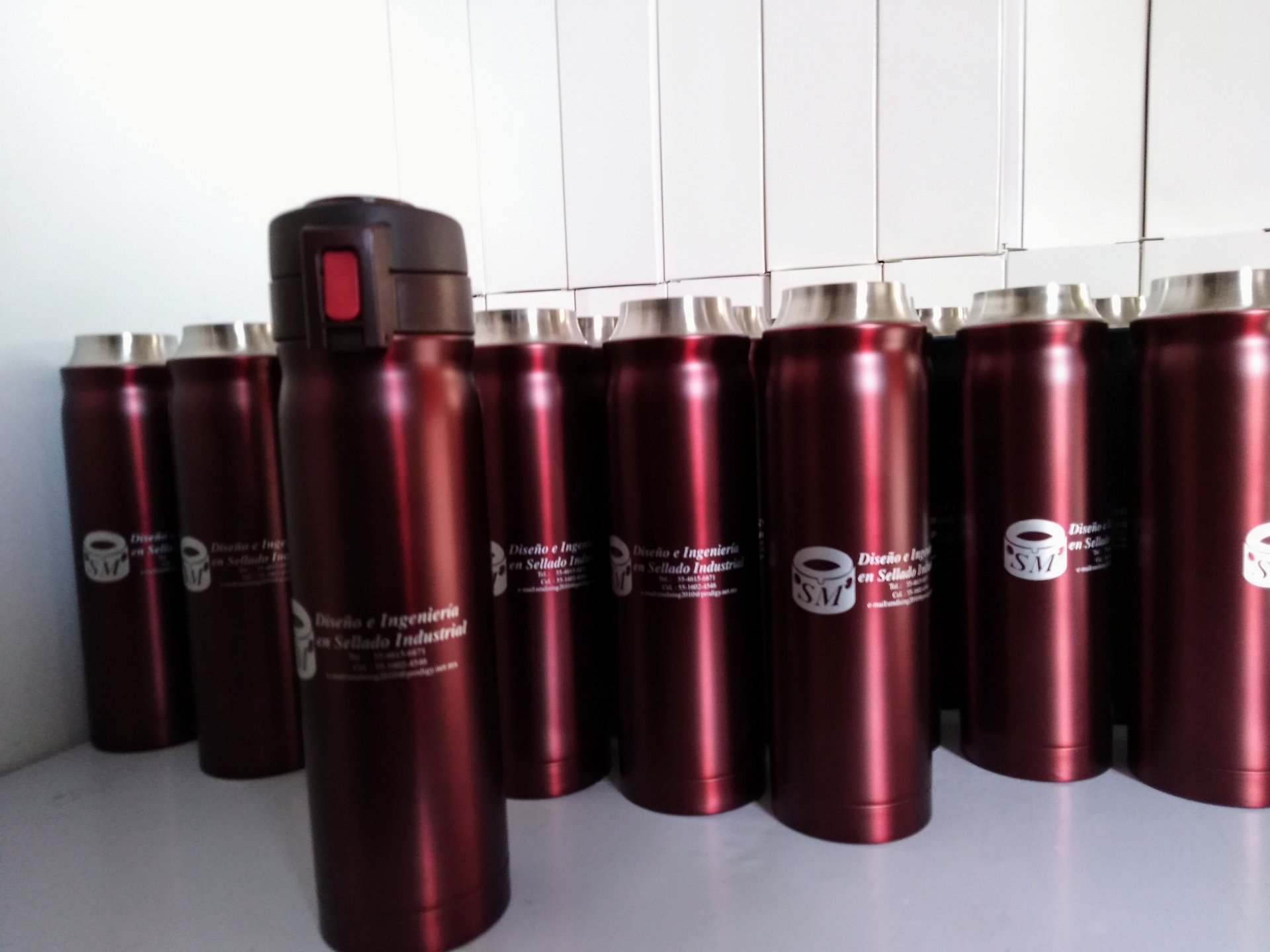 gray computer monitor