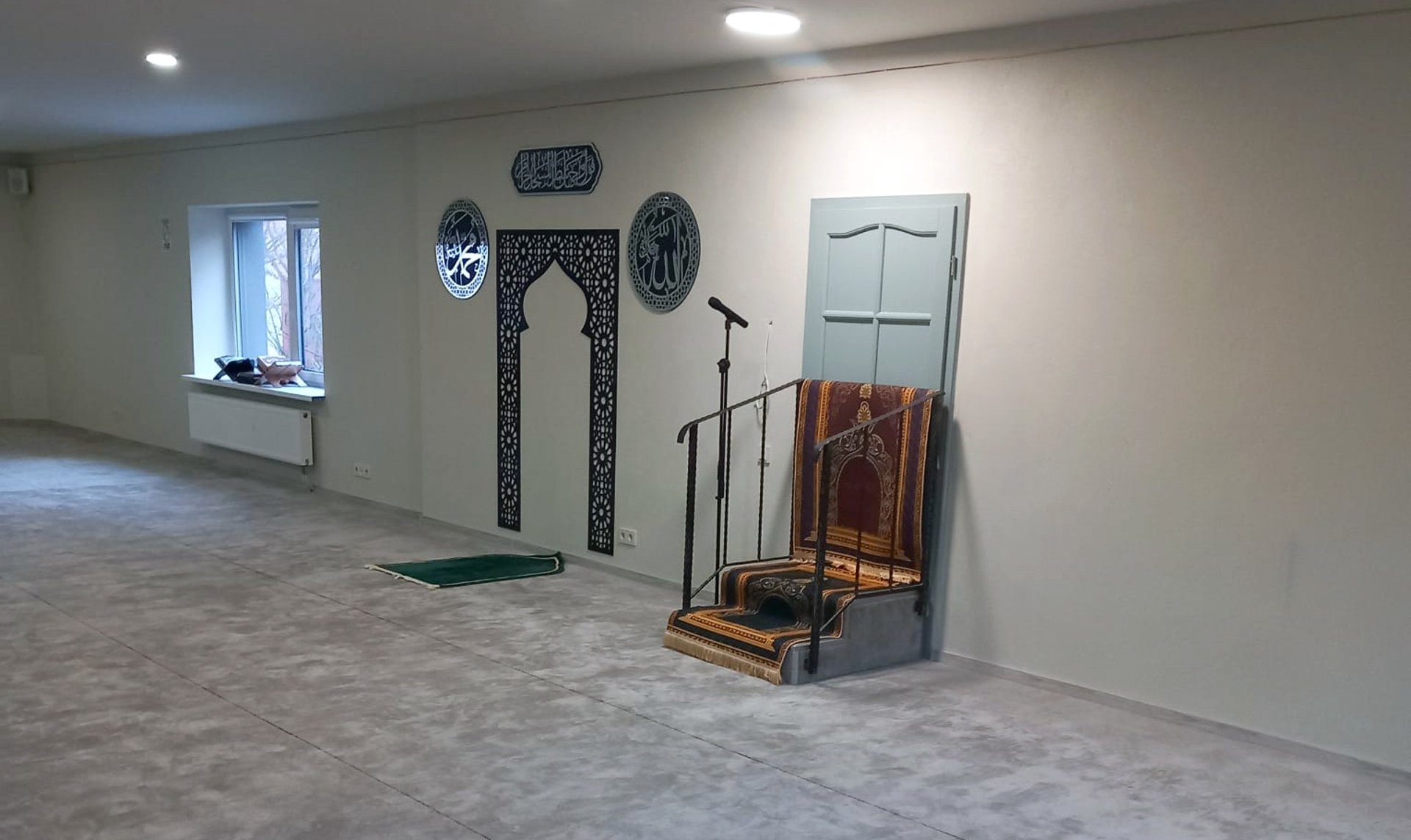 black and brown leather padded tub sofa