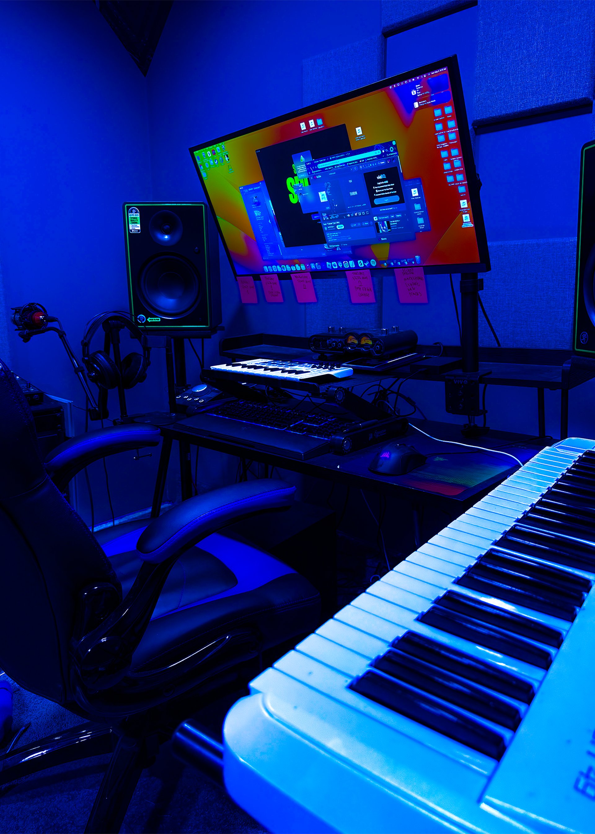 black and white bed linen