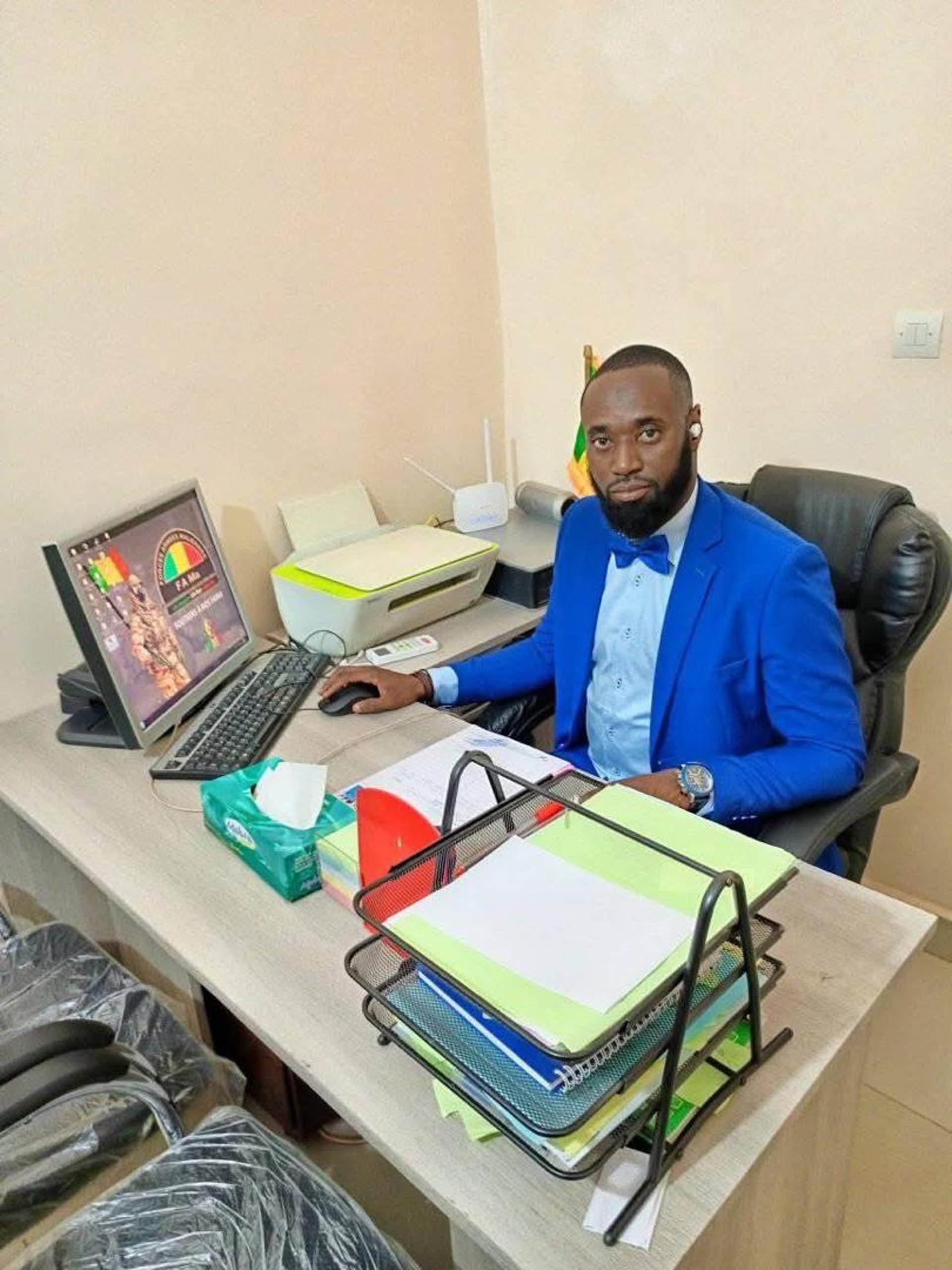 black and brown leather padded tub sofa