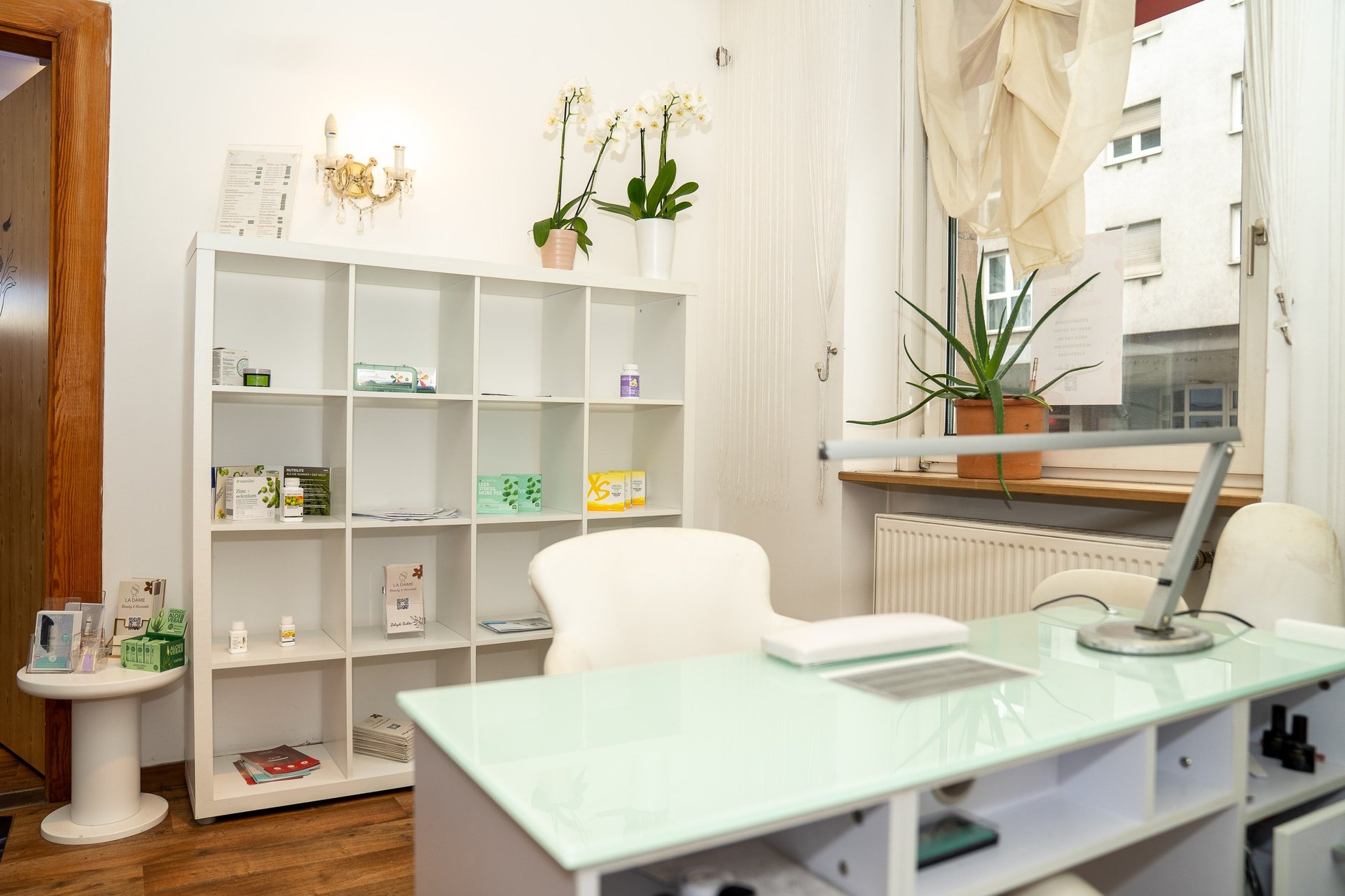 black and white bed linen