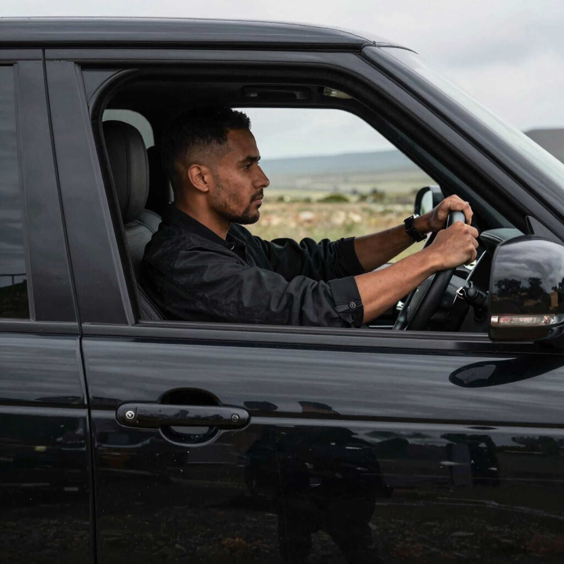 gray computer monitor