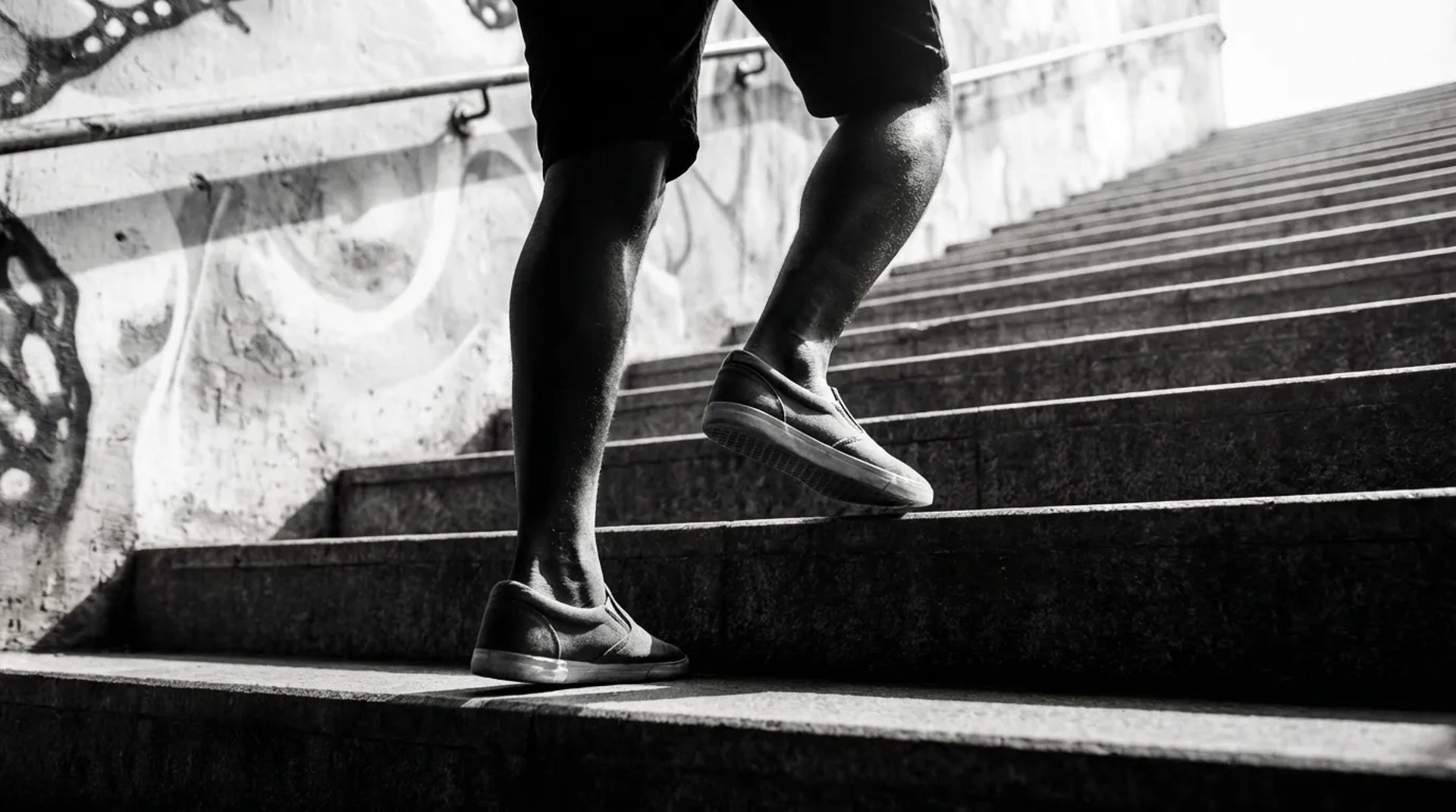 gray concrete stair during day time