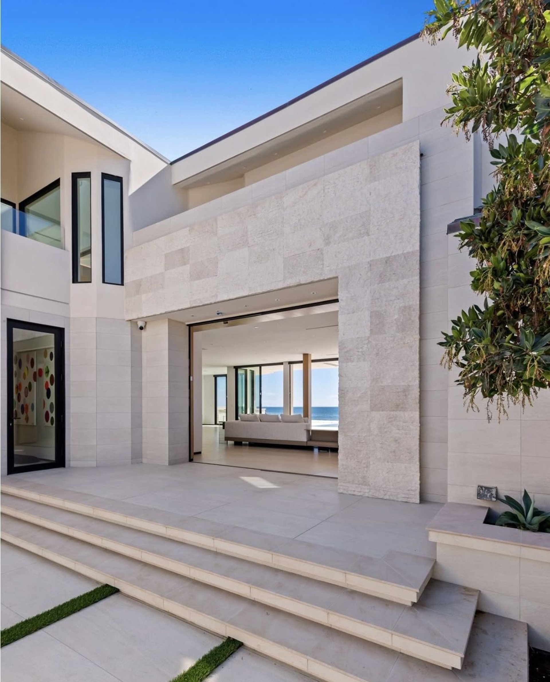 gray computer monitor