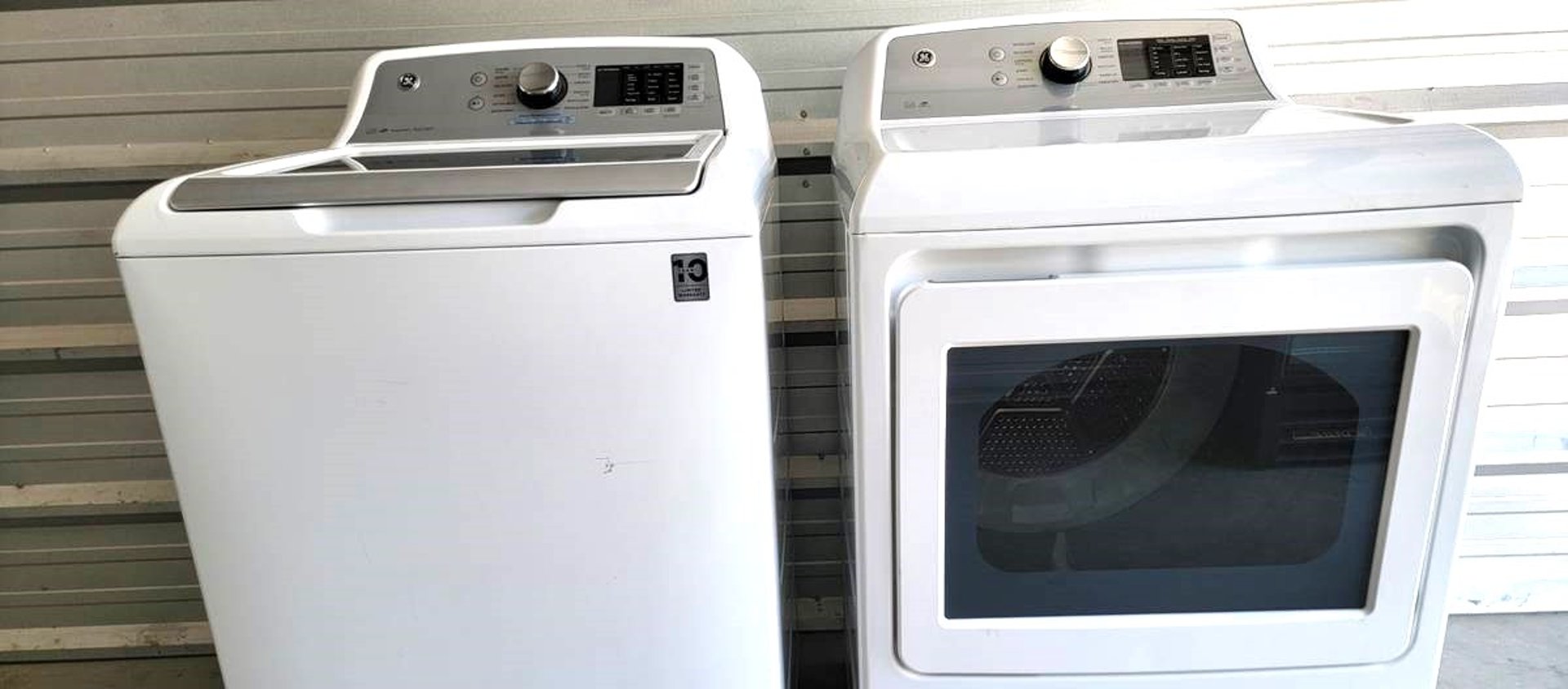 a microwave oven and a chair in a room