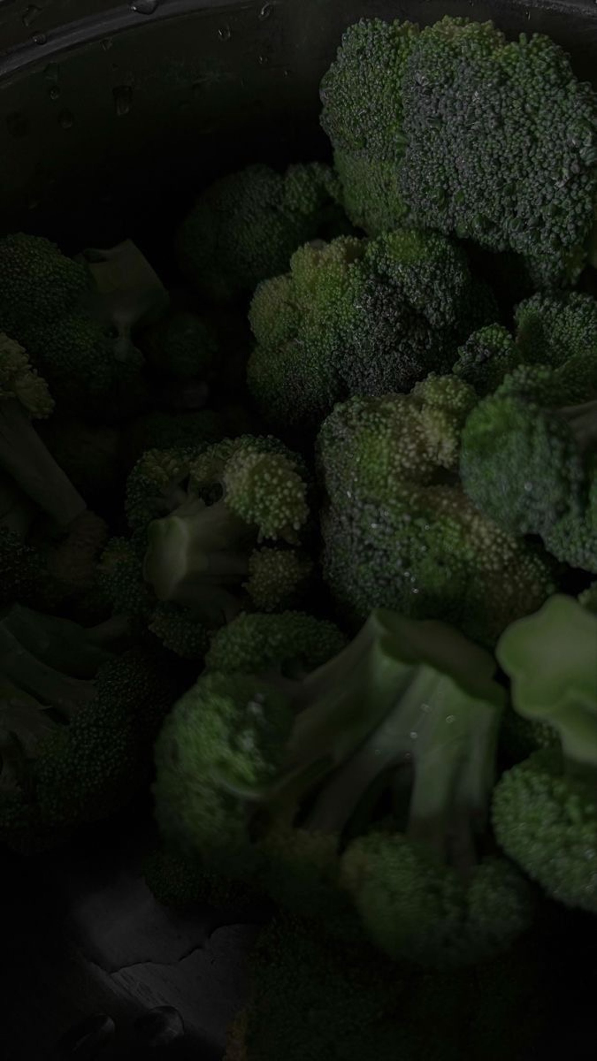 Green smoothie with avocado, lime, and spinach.