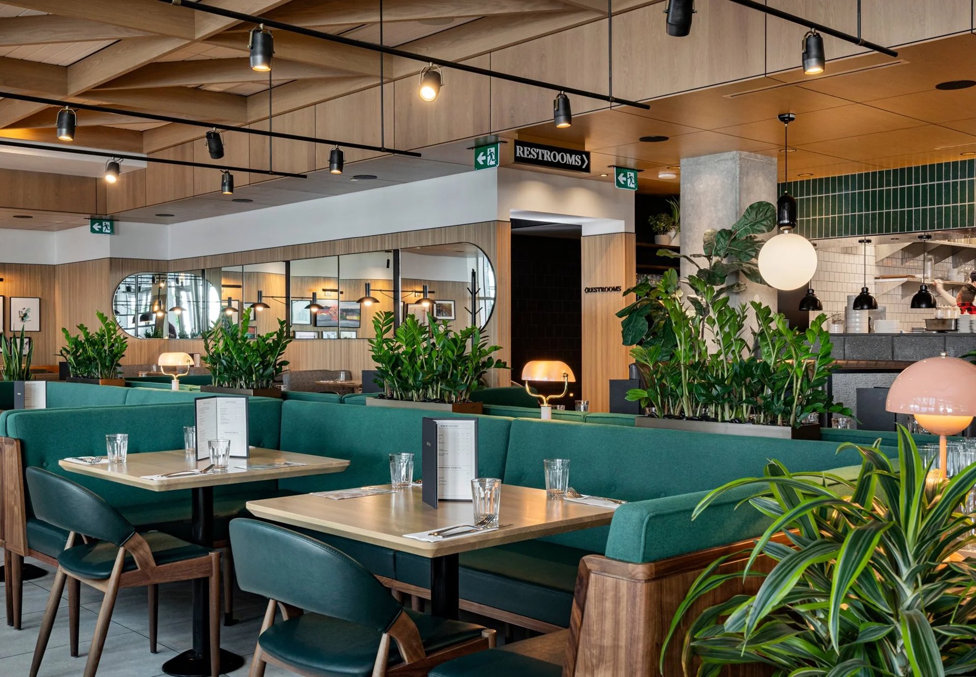 black and white bed linen