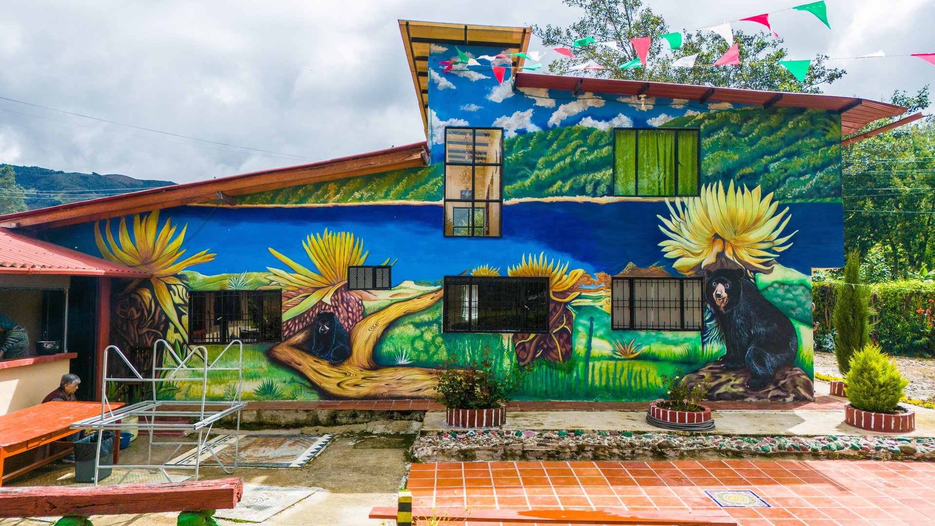 gray computer monitor