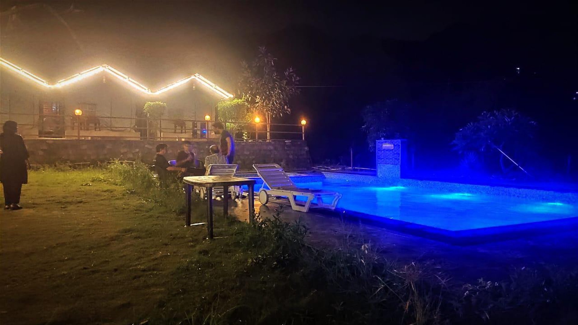 black and white bed linen