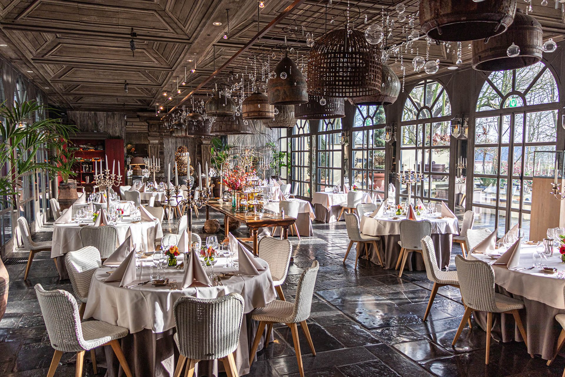 black and white bed linen