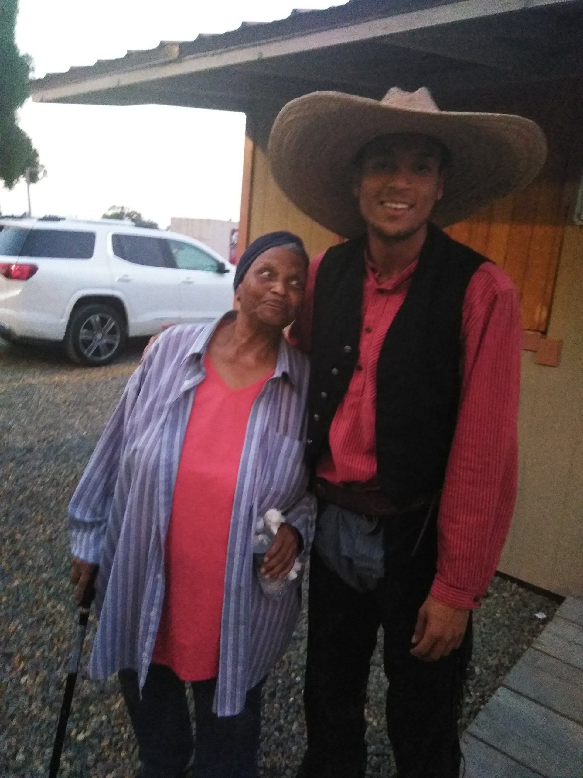 gray computer monitor