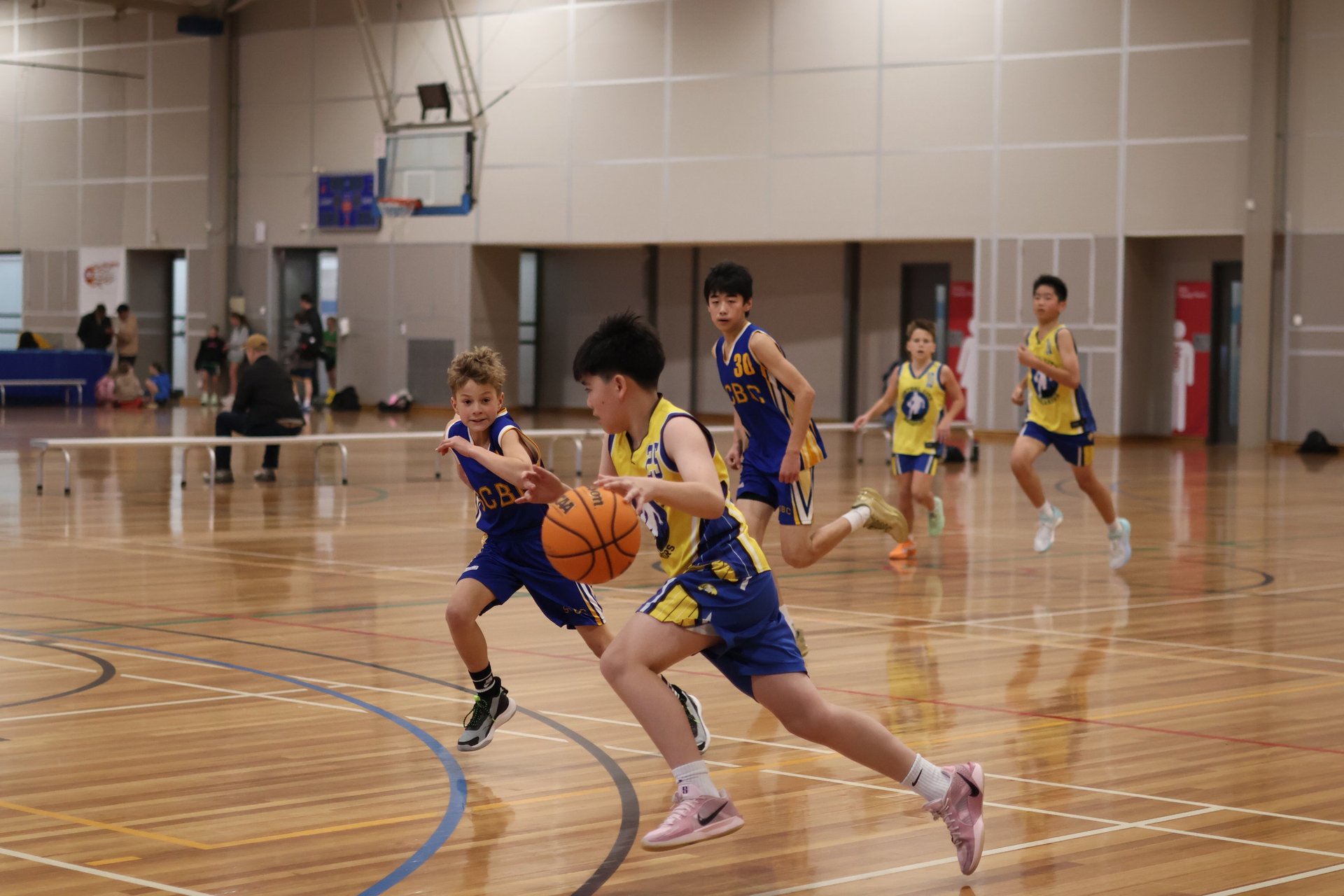 black and white bed linen