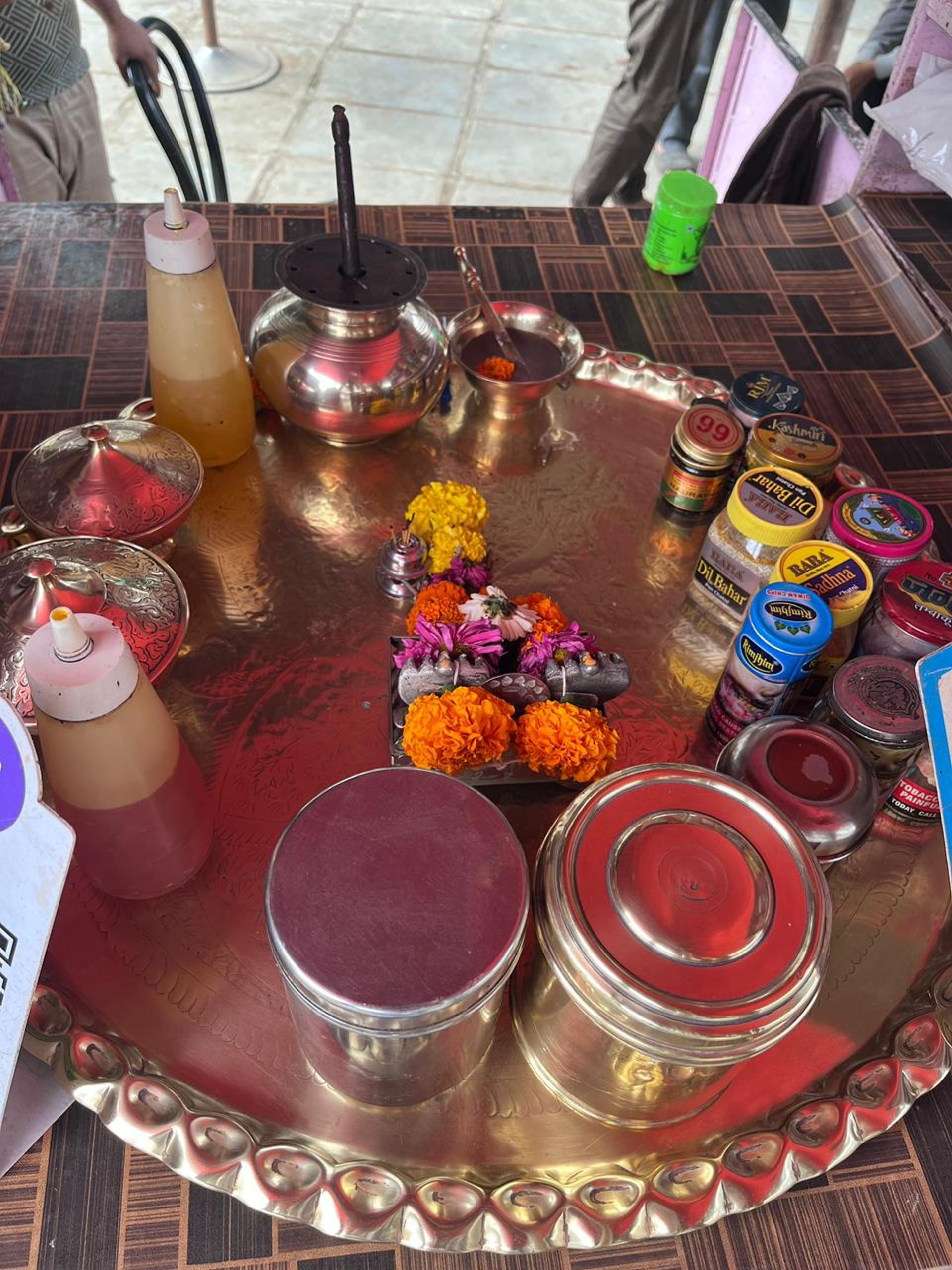 black and white bed linen