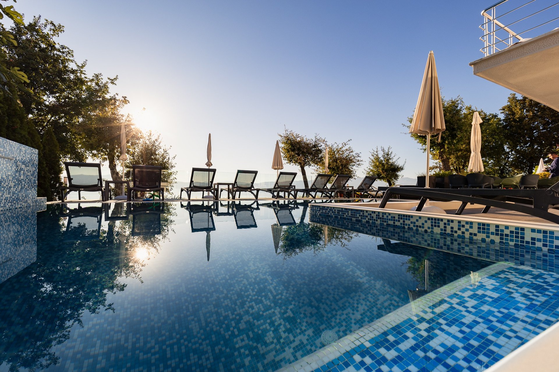 black and white bed linen