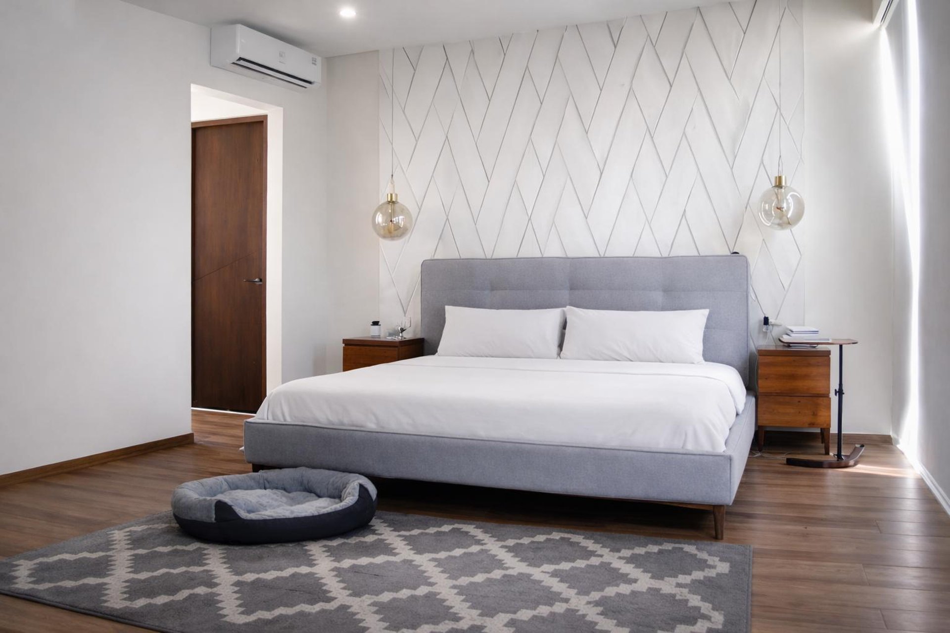 black and white bed linen