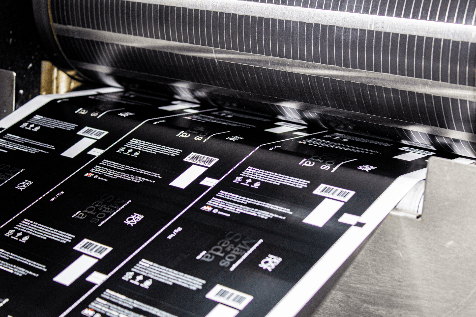 black and white bed linen