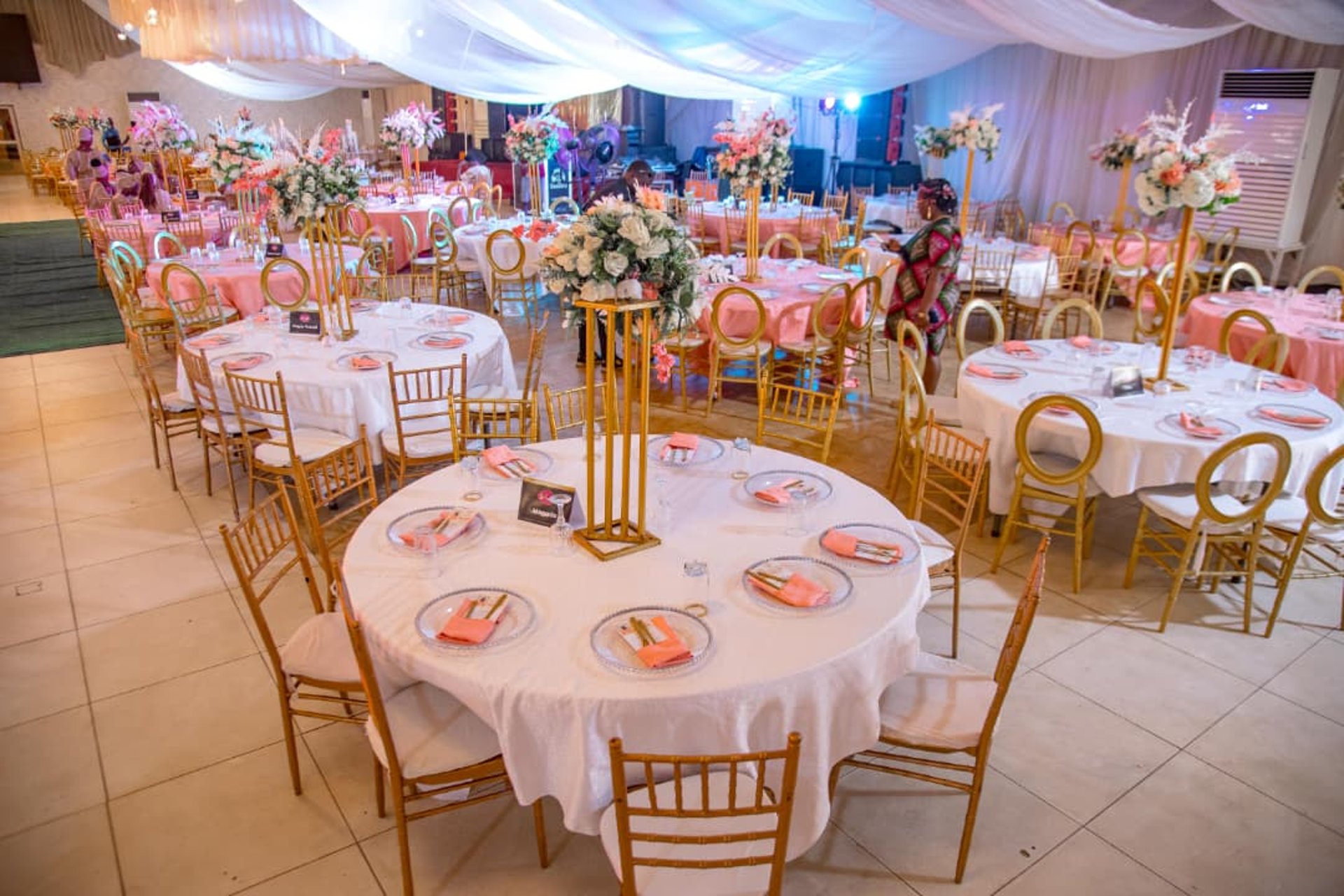 black and white bed linen