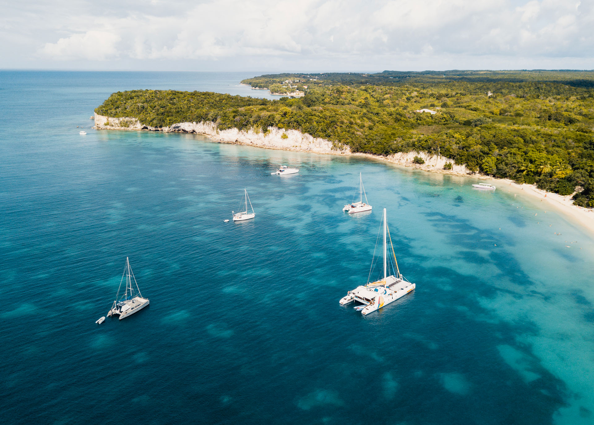 black and white bed linen