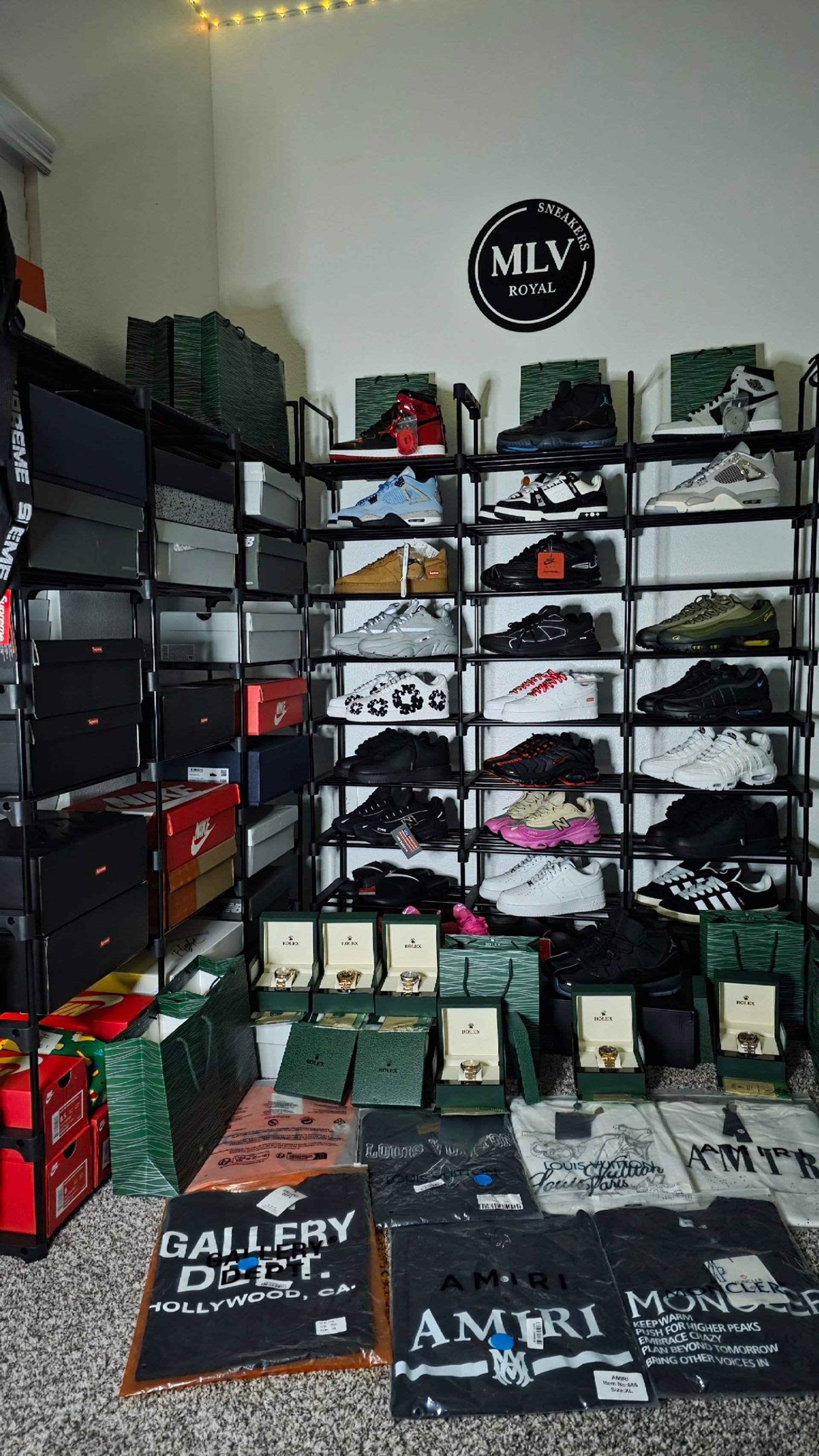 black and white bed linen