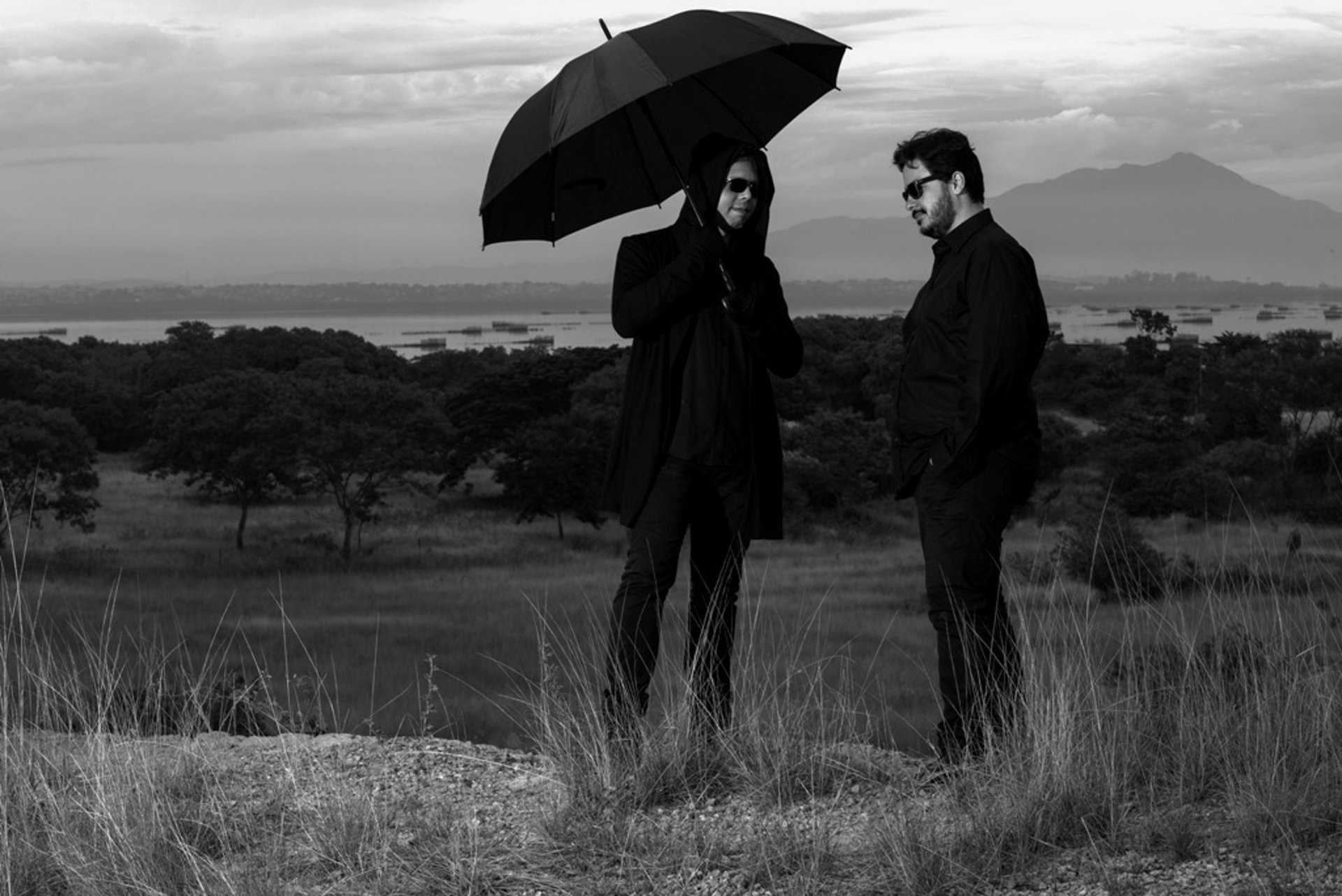 black and white bed linen