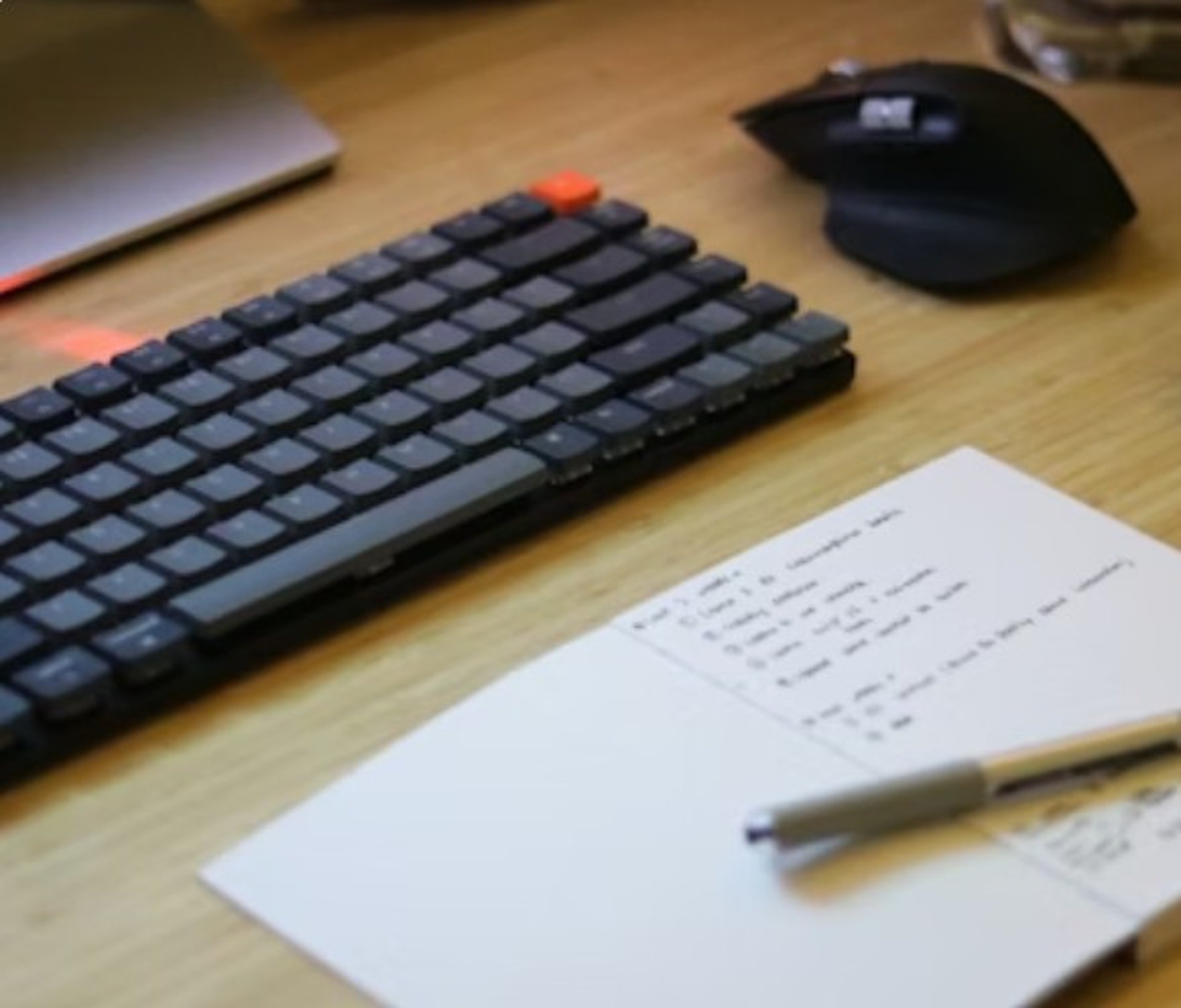 gray computer monitor