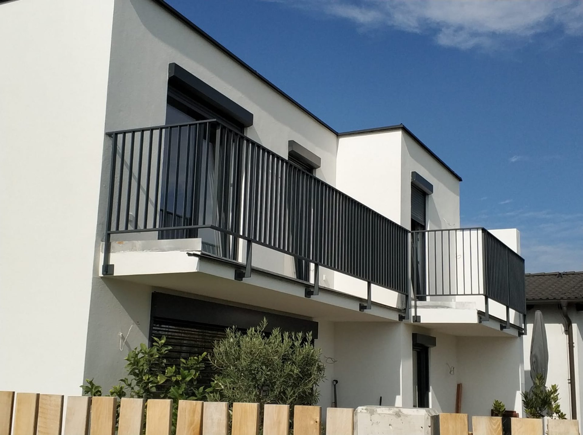 black and white bed linen