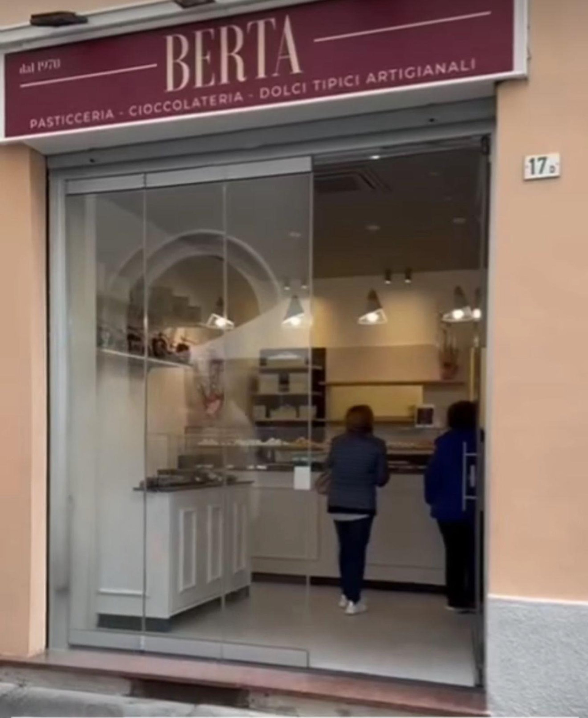 FACCIATA DEL LOCALE DA FUORI DI PASTICCERIA BERTA
