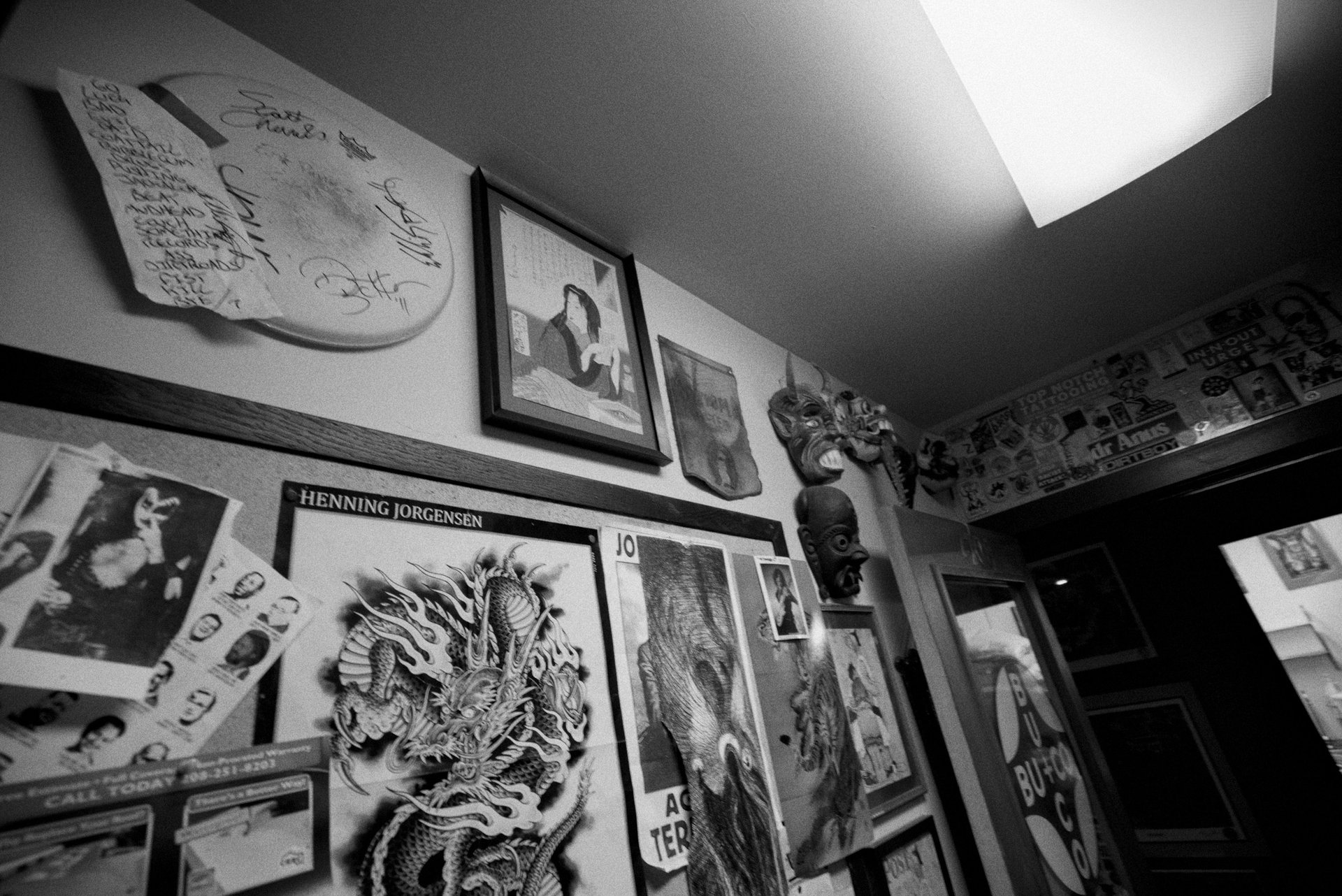 gray computer monitor